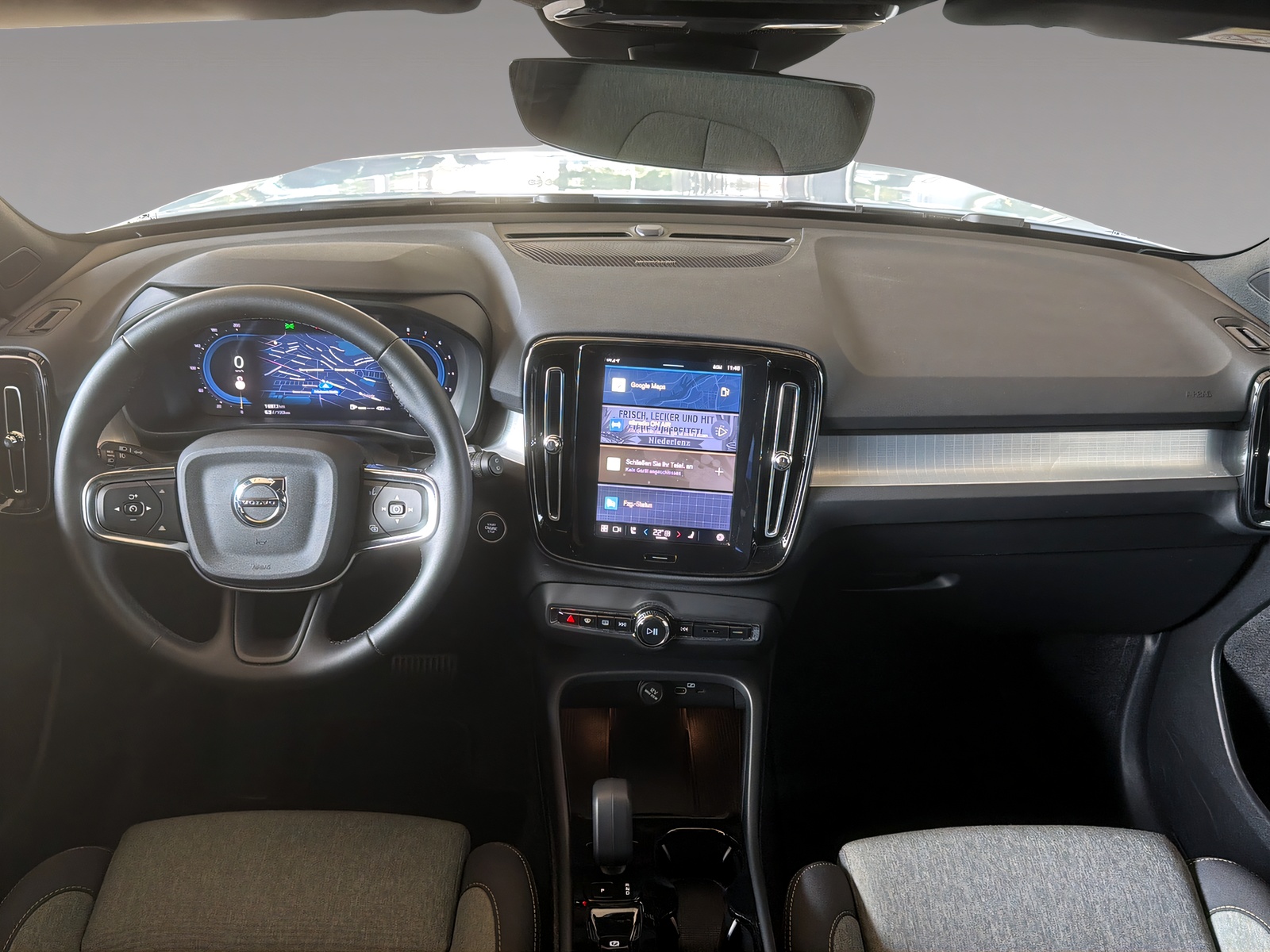 VOLVO XC40 2.0 B3 MH Plus Dark-image-7