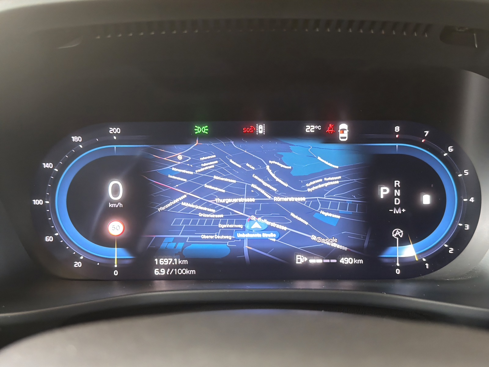 VOLVO XC40 2.0 B3 MH Plus Dark-image-9