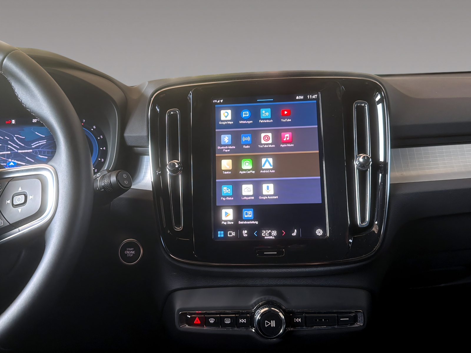 VOLVO XC40 2.0 B3 MH Plus Dark-image-15