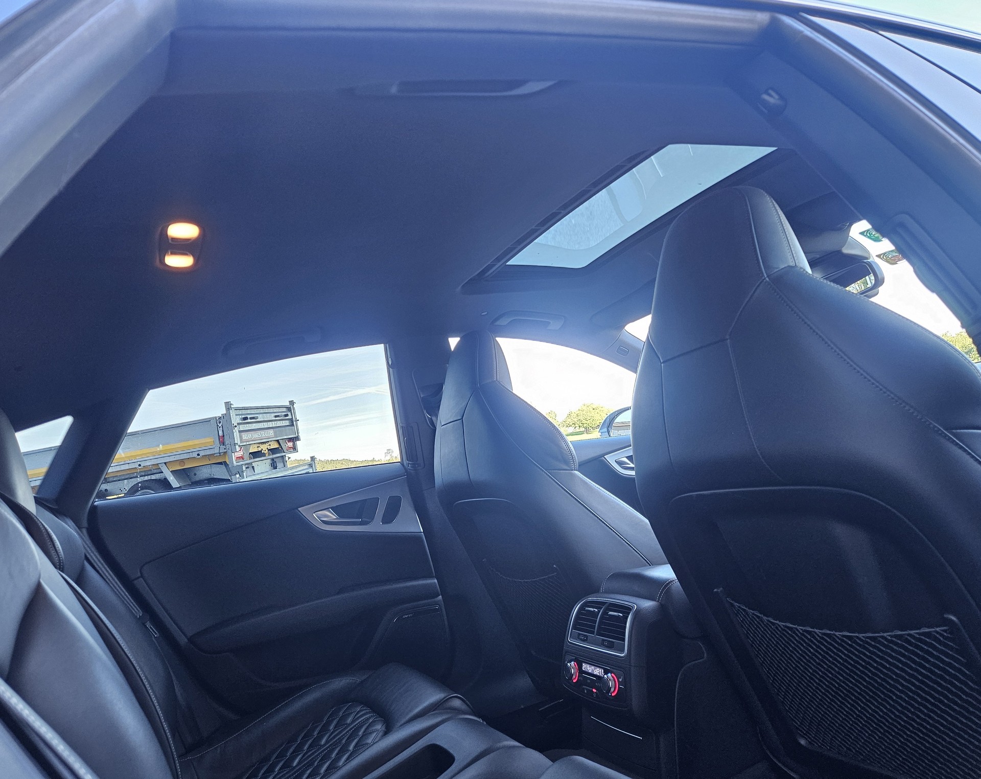 AUDI S7 Sportback 4.0 TFSI V8 quattro S-tronic-image-14