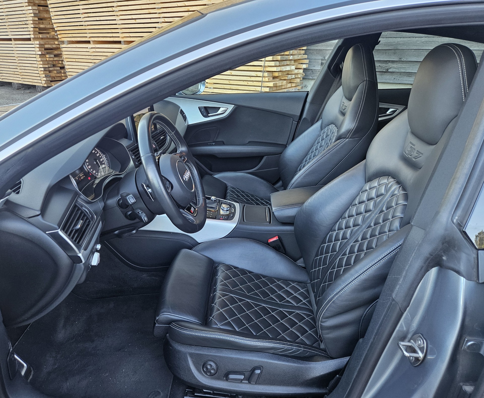 AUDI S7 Sportback 4.0 TFSI V8 quattro S-tronic-image-8