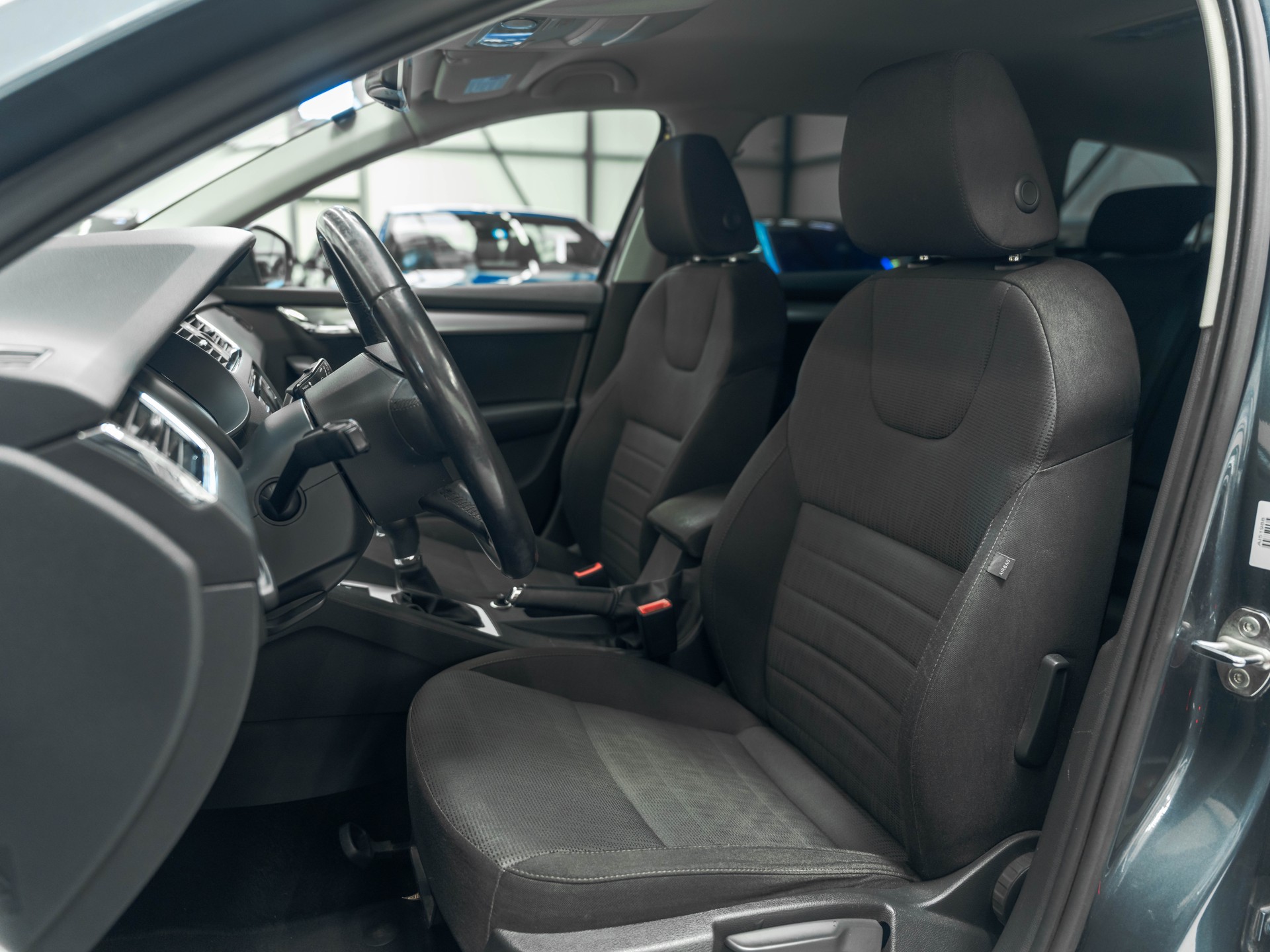 SKODA Octavia Combi 1.8 TSI Elegance 4x4 DSG-image-9