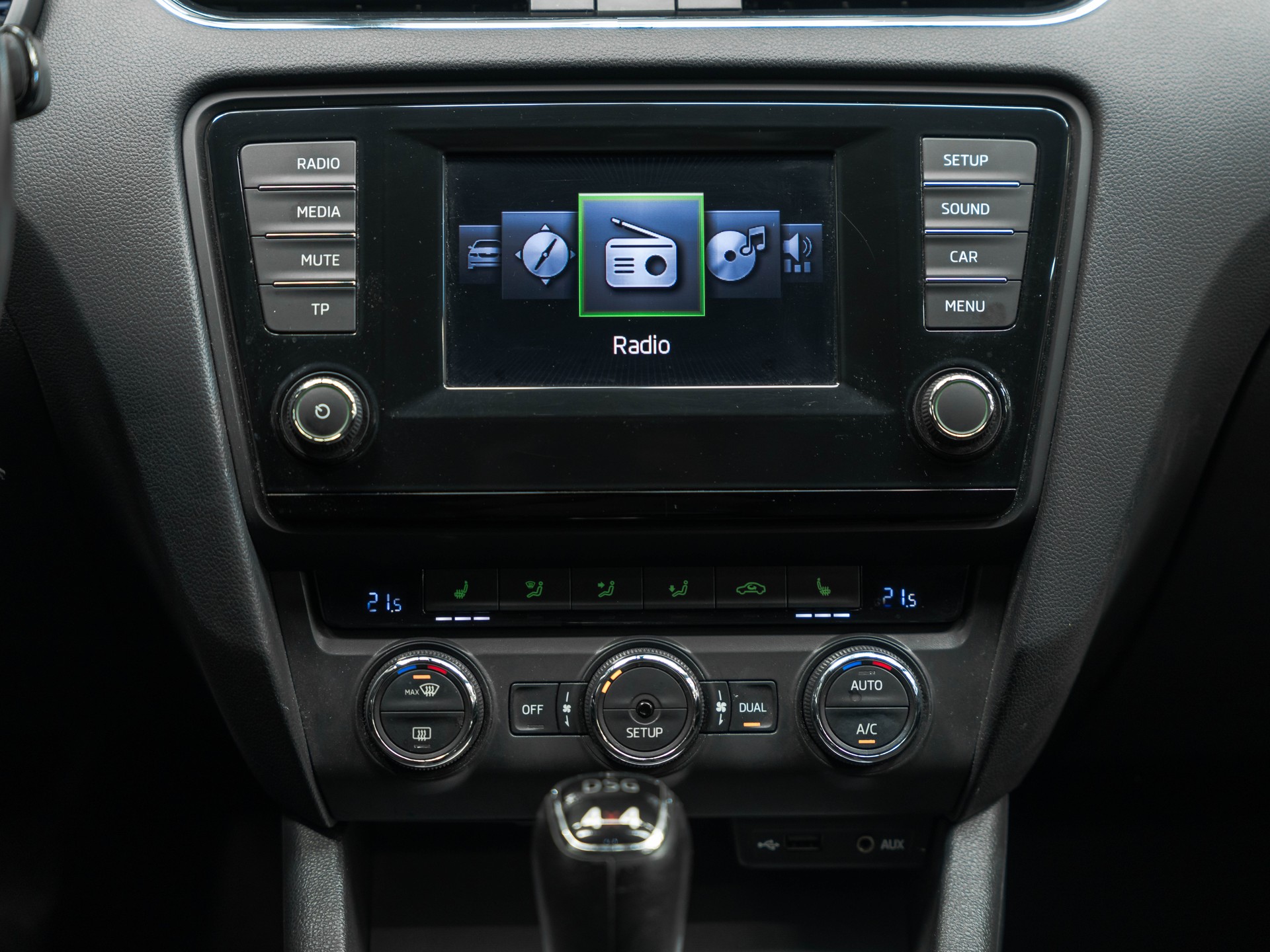 SKODA Octavia Combi 1.8 TSI Elegance 4x4 DSG-image-19