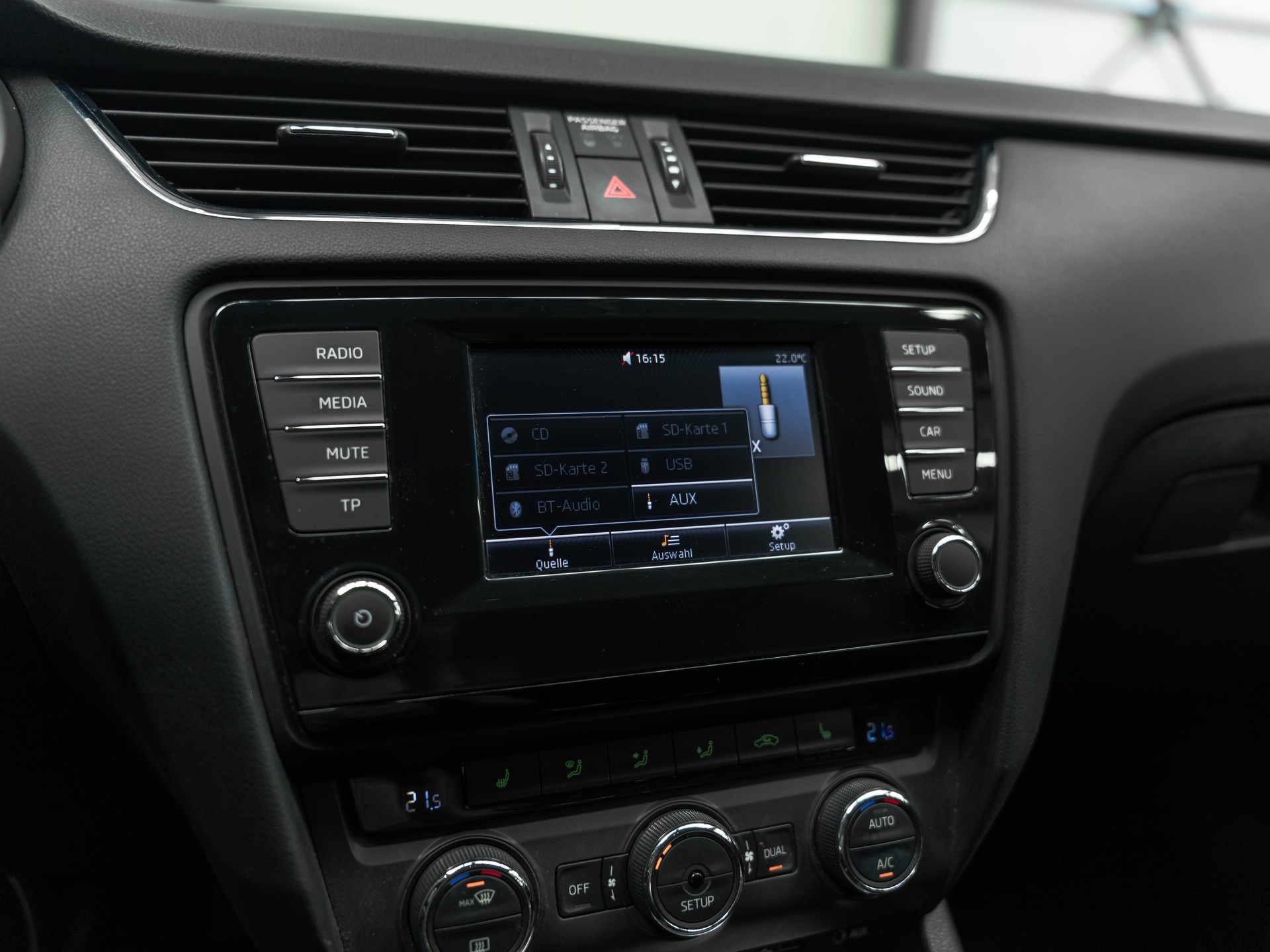 SKODA Octavia Combi 1.8 TSI Elegance 4x4 DSG-image-26