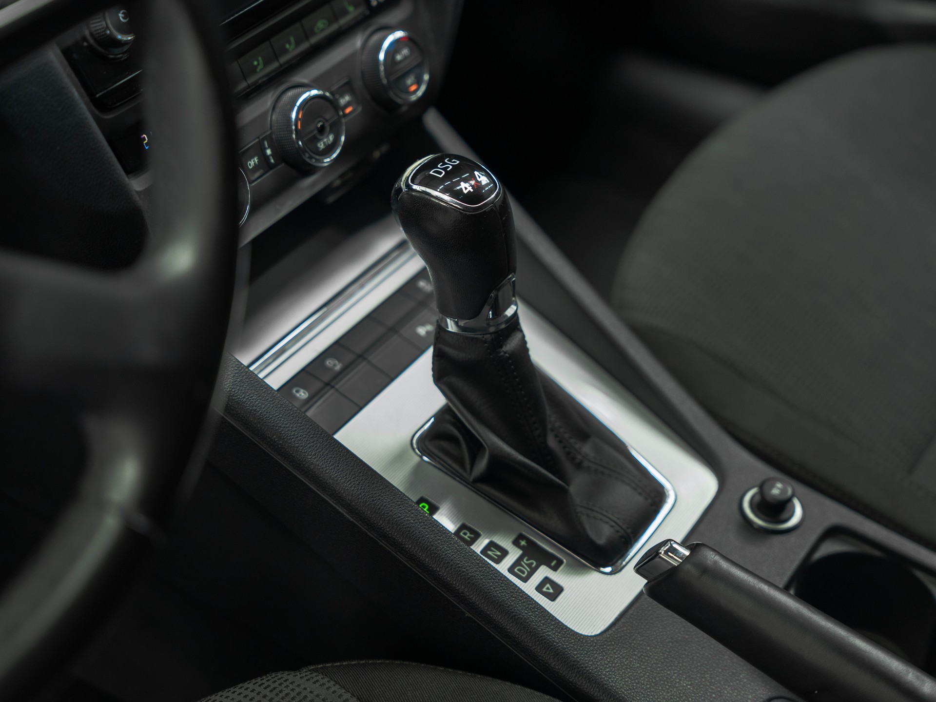 SKODA Octavia Combi 1.8 TSI Elegance 4x4 DSG-image-17