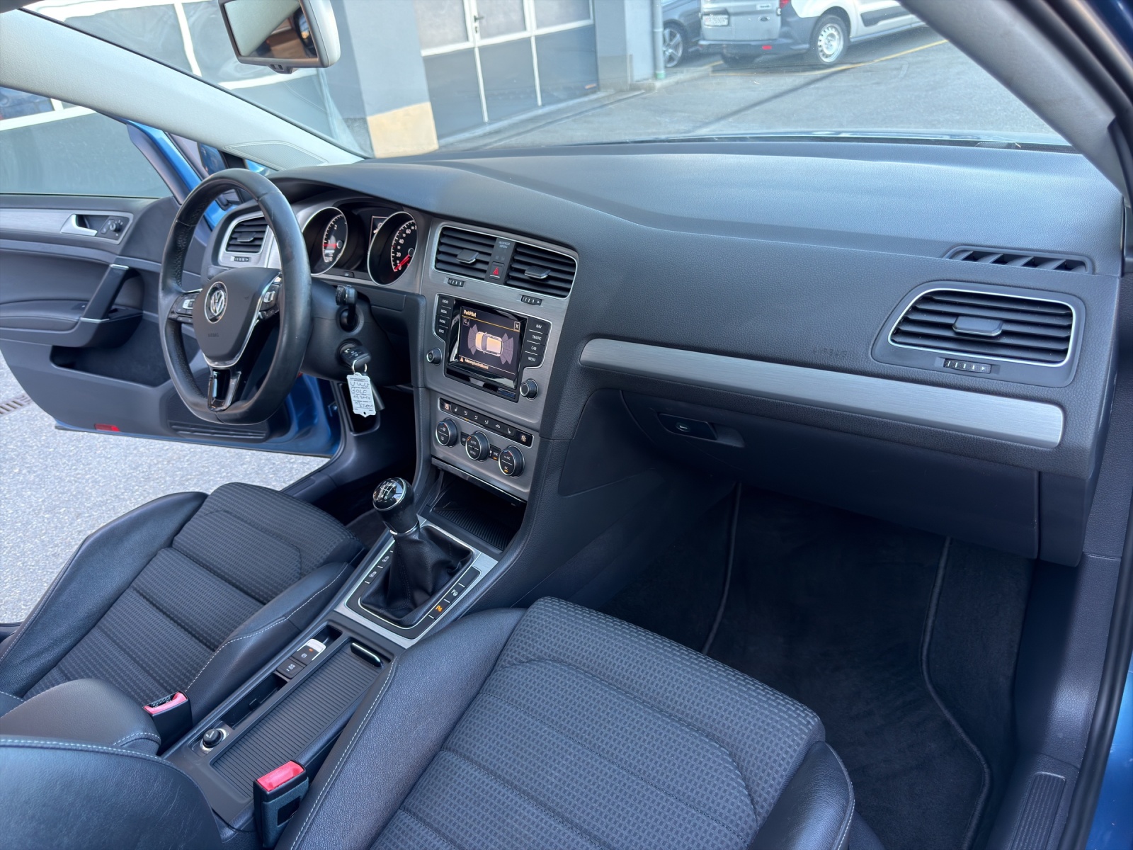 VW Golf 1.6 TDI Trendline 4Motion-image-23