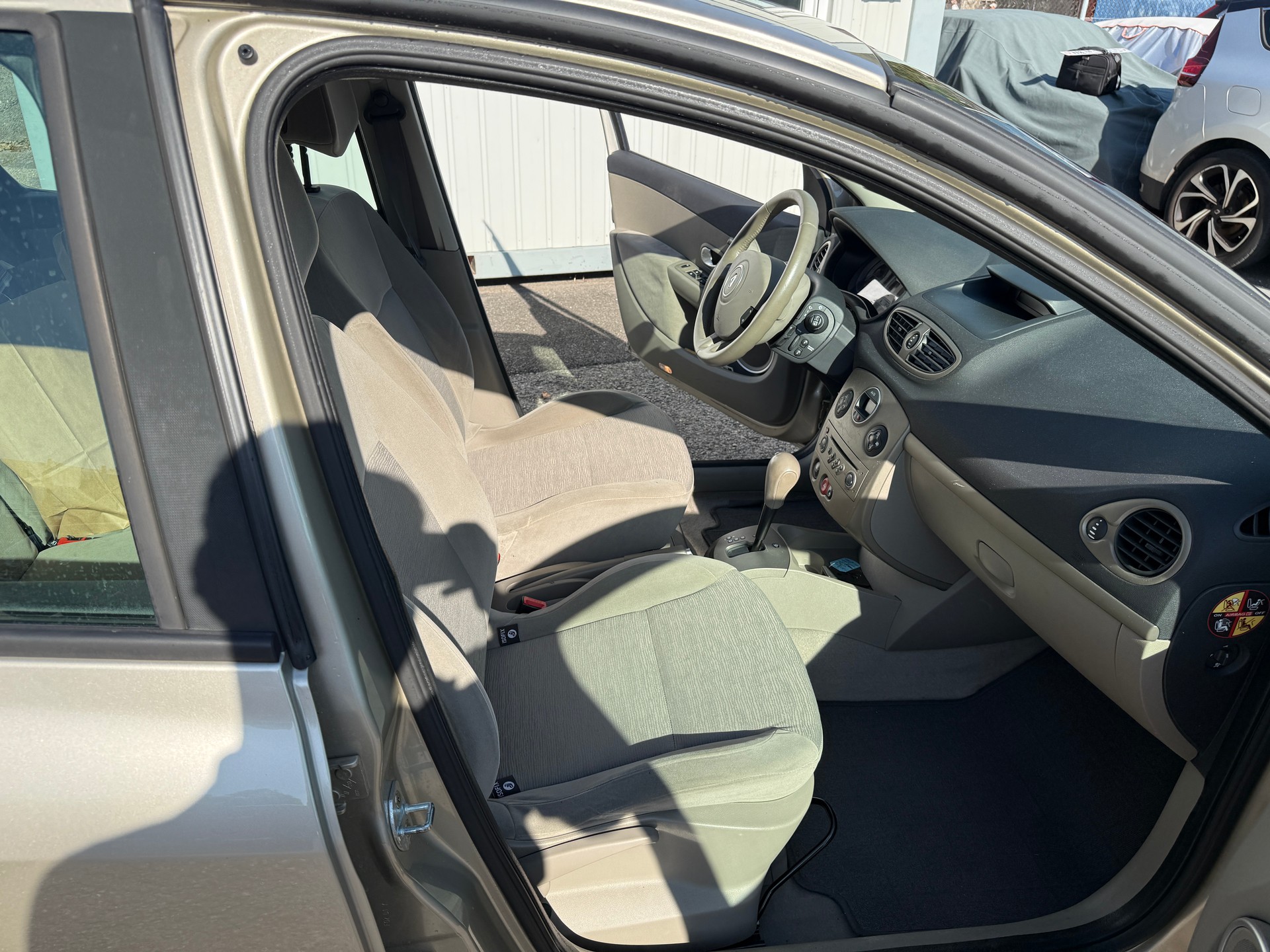 RENAULT Clio 1.6 16V Privilège-image-9