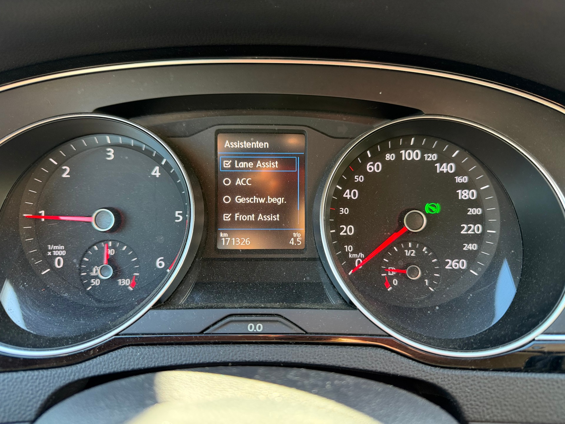 VW Passat 2.0 TDI BMT Business 4Motion DSG-image-8