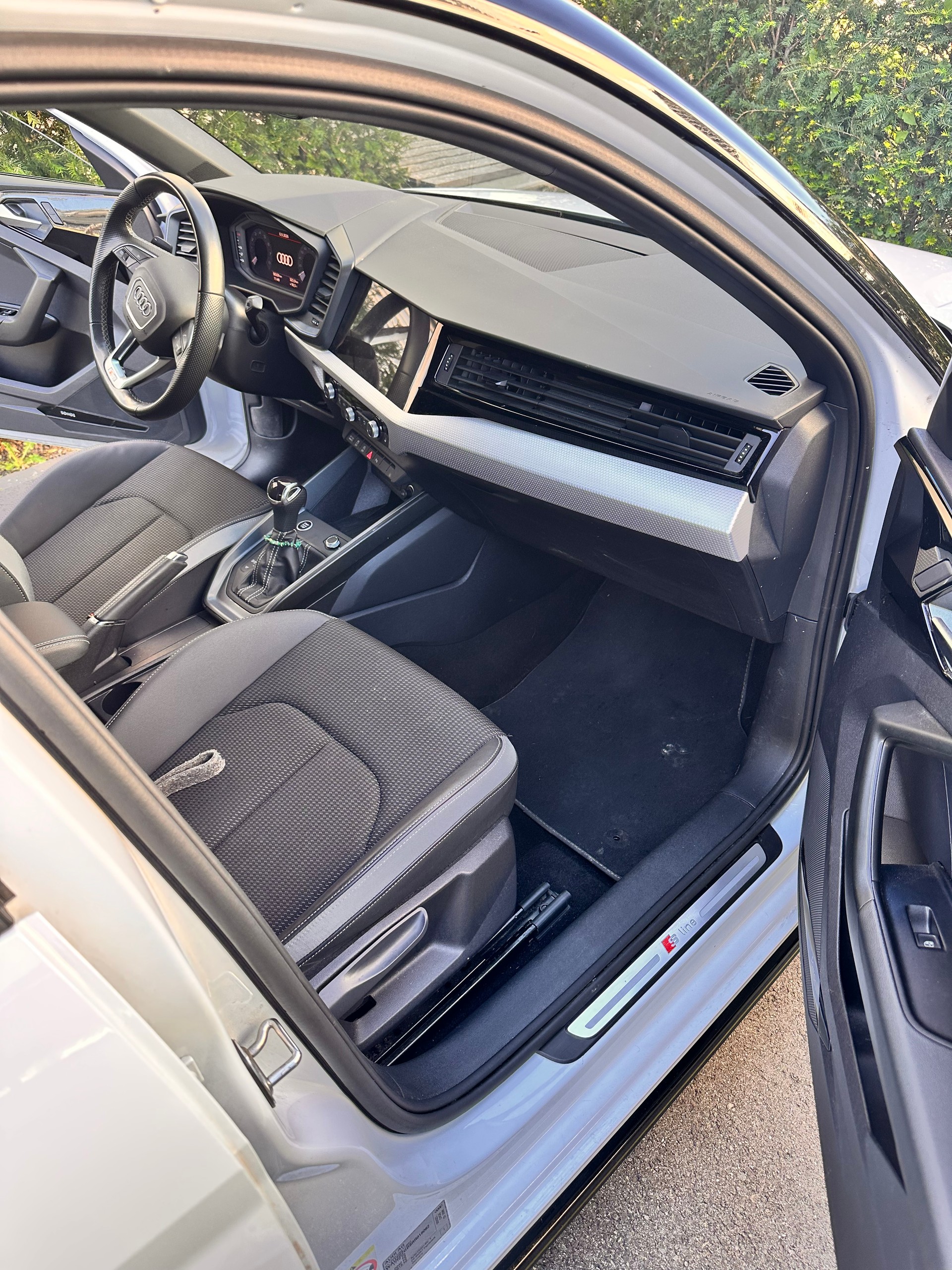 AUDI 1.5 35 TFSI S Line S-Tronic-image-4