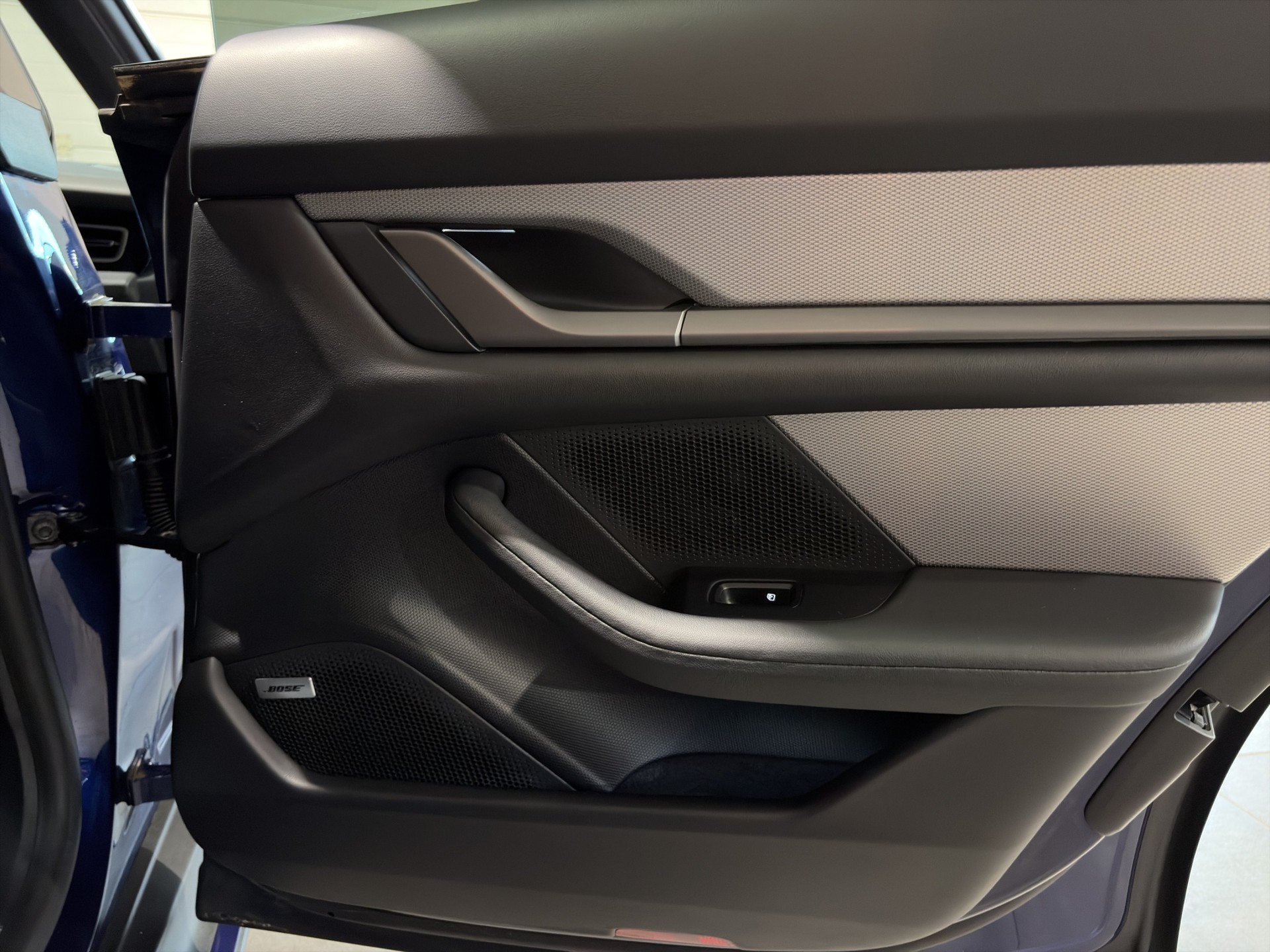 PORSCHE Taycan 4S-image-29