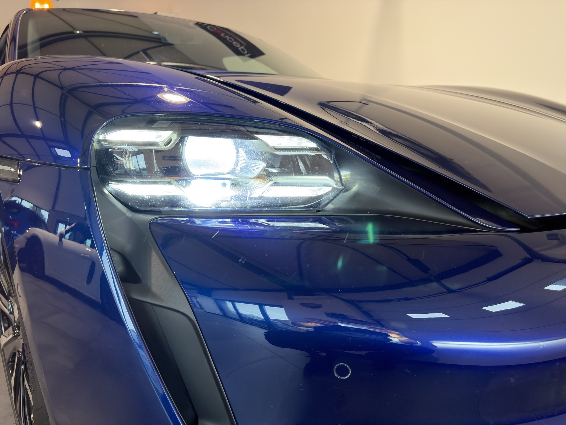 PORSCHE Taycan 4S-image-10