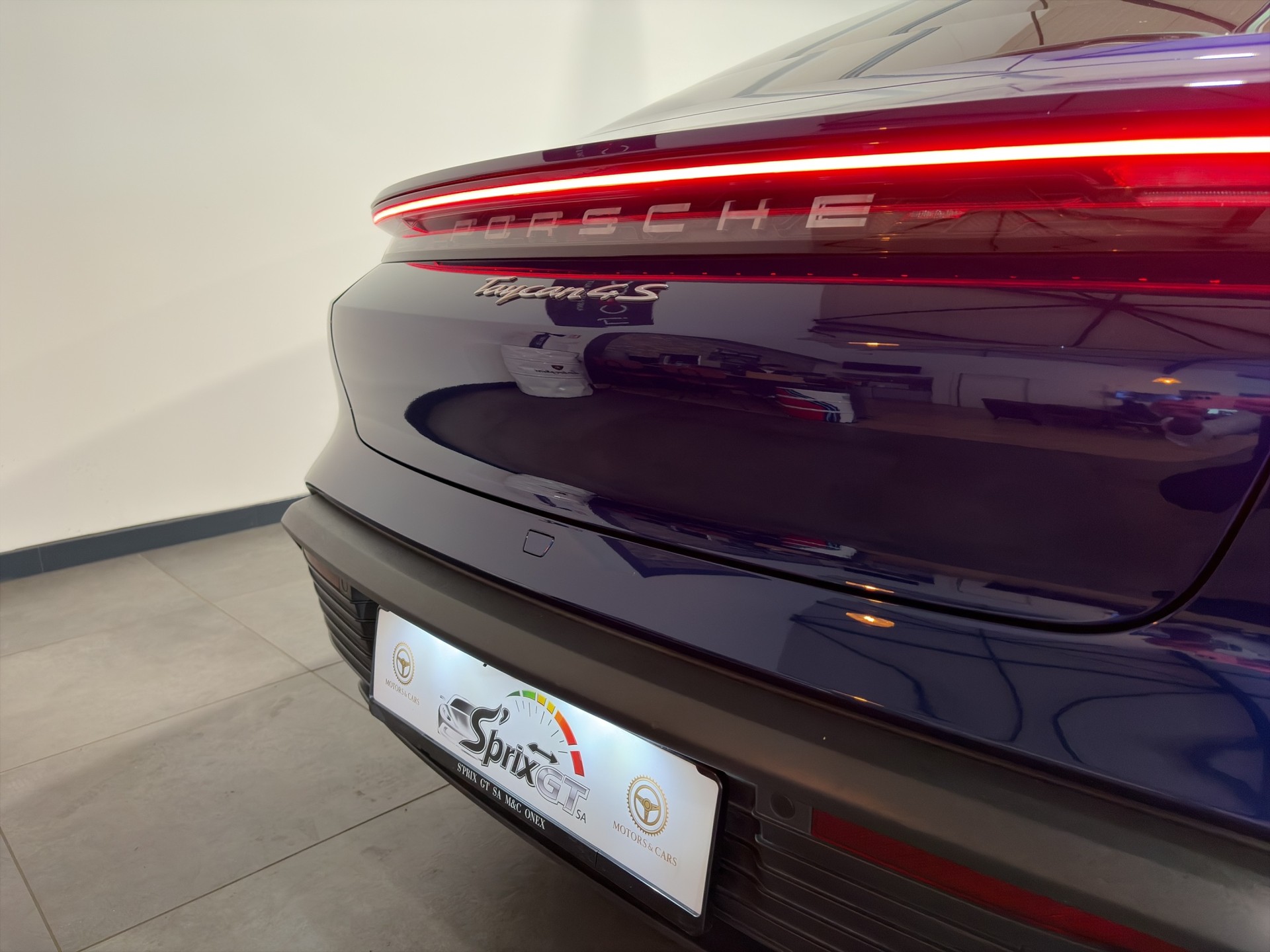 PORSCHE Taycan 4S-image-9