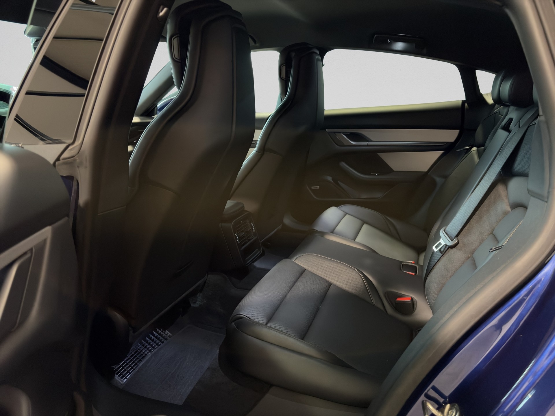 PORSCHE Taycan 4S-image-15