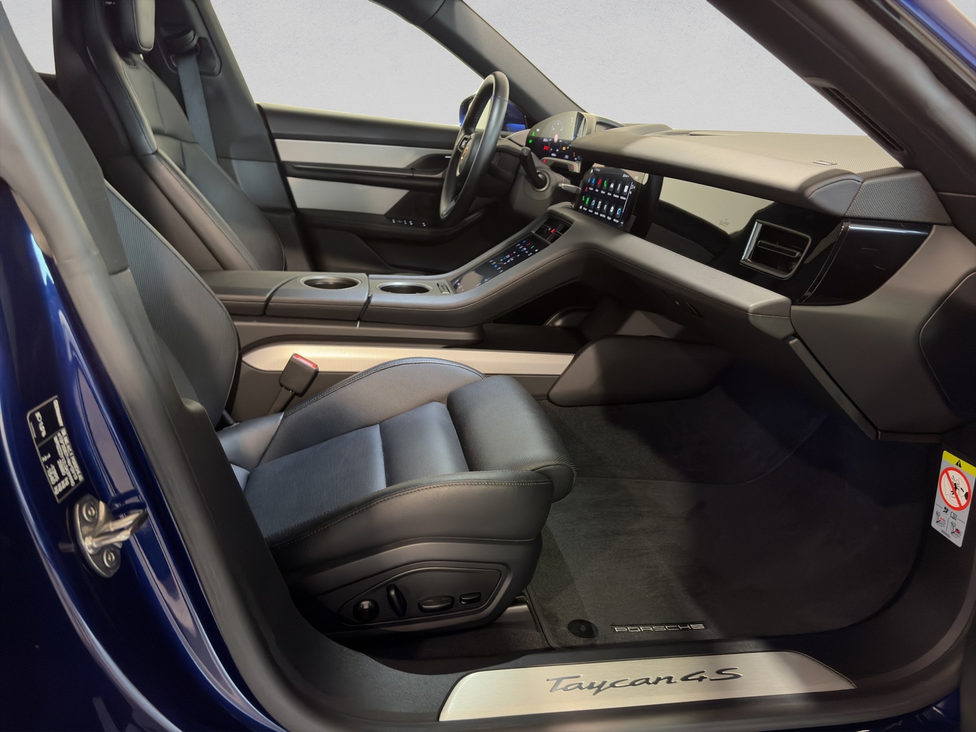 PORSCHE Taycan 4S-image-26