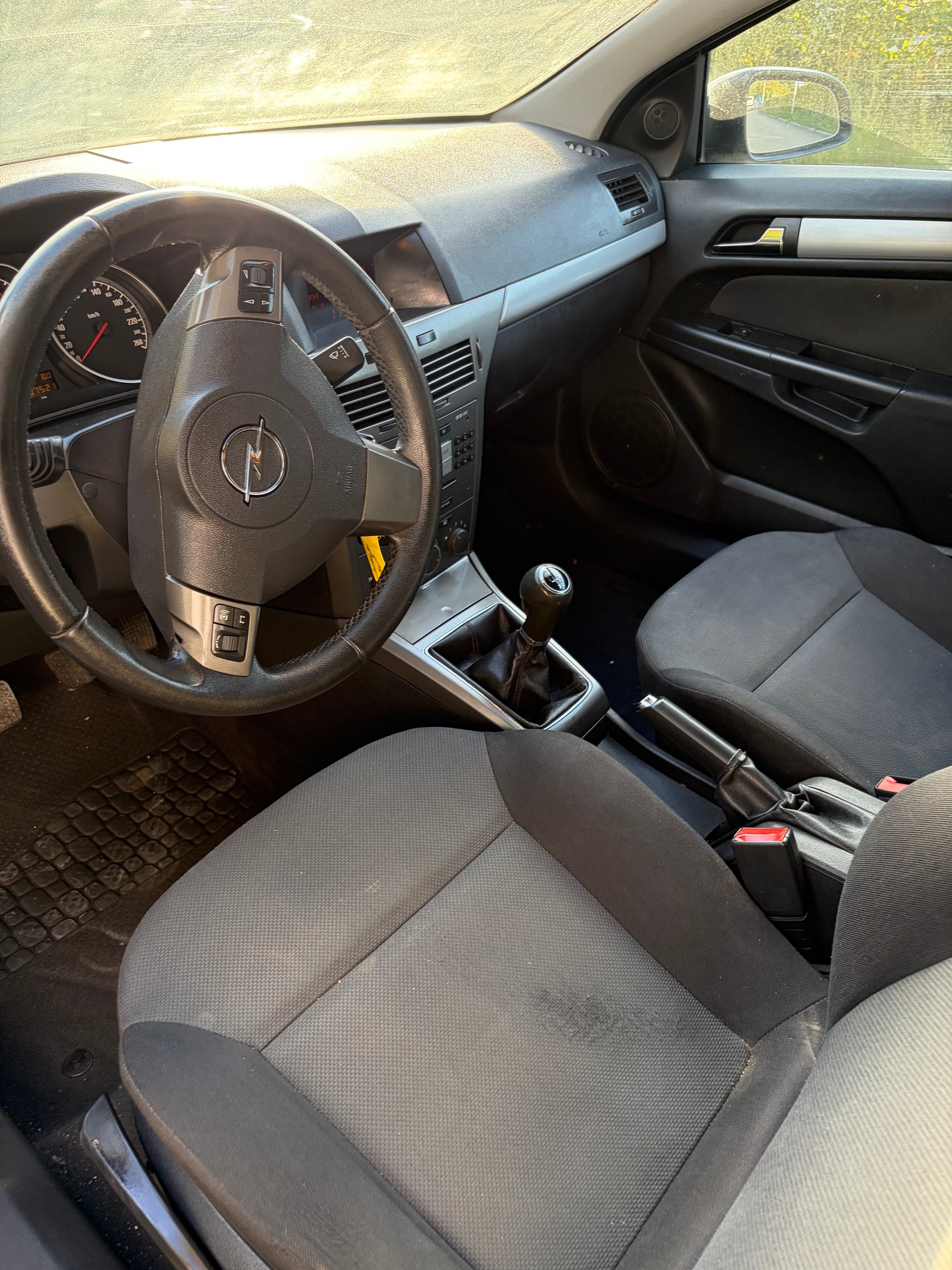 OPEL Astra GTC 1.8i 16V Sport-image-8