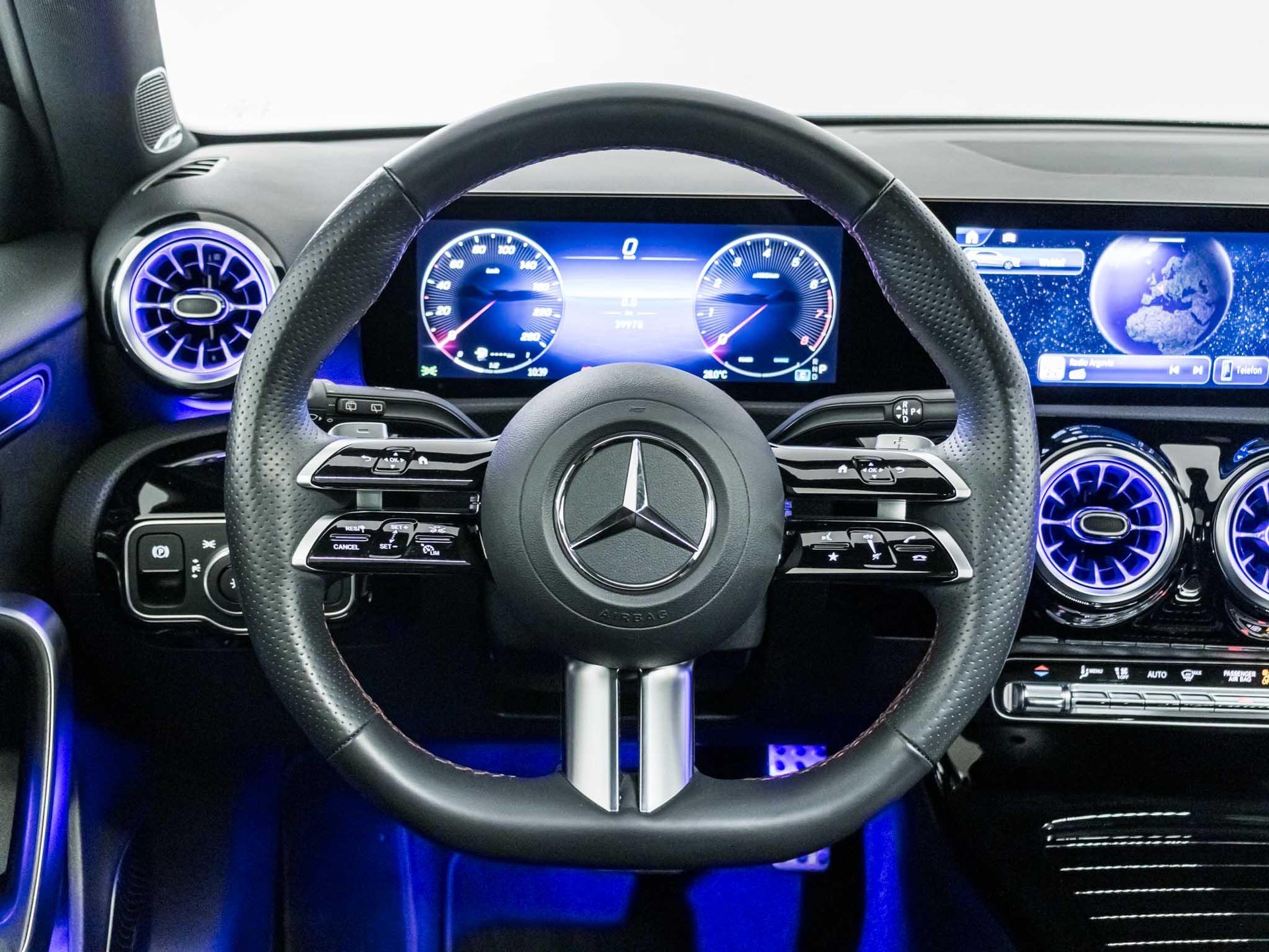 MERCEDES-BENZ A 180-image-10