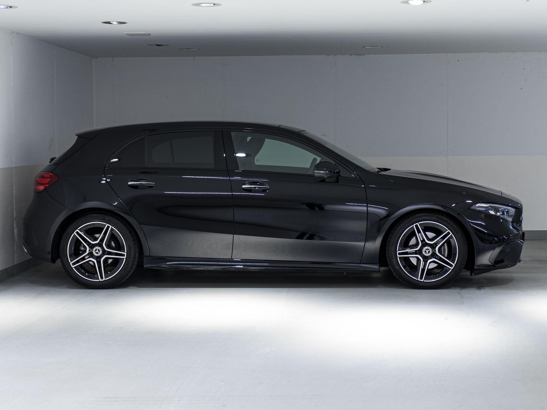 MERCEDES-BENZ A 180-image-1