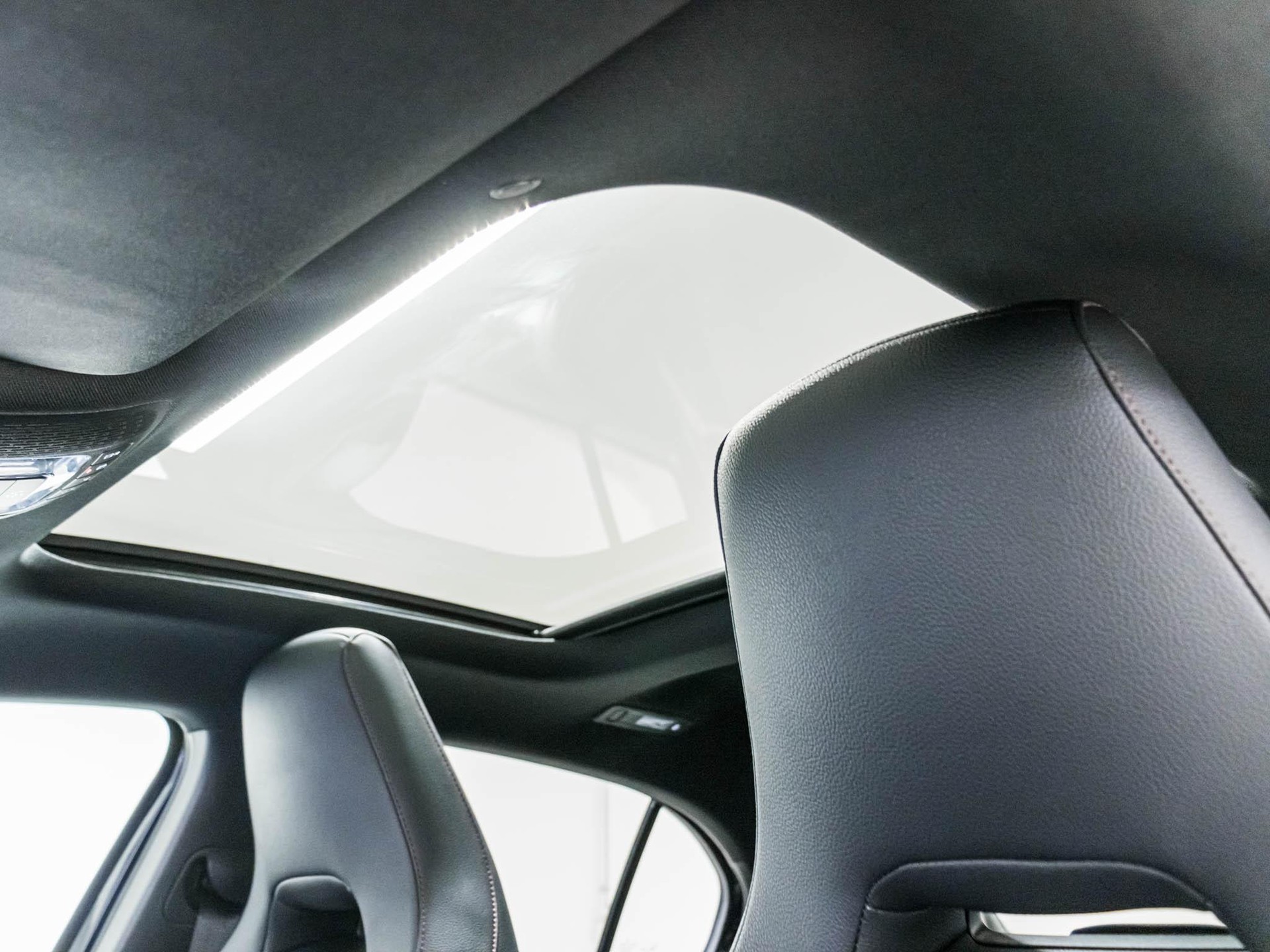 MERCEDES-BENZ A 180-image-8