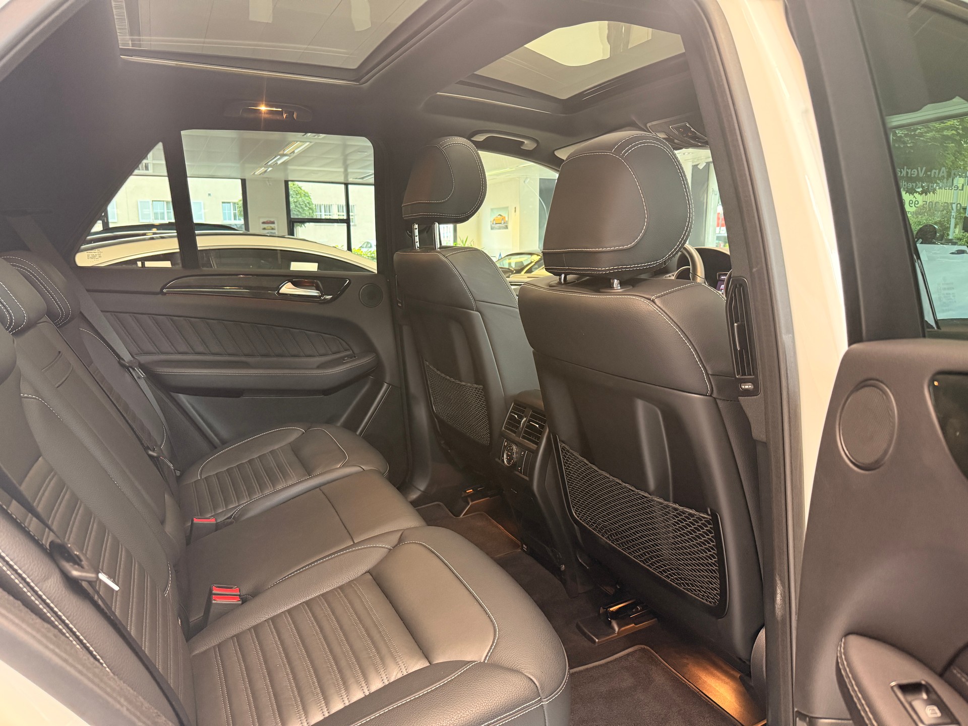 MERCEDES-BENZ GLE 350 d AMG-Line-image-12