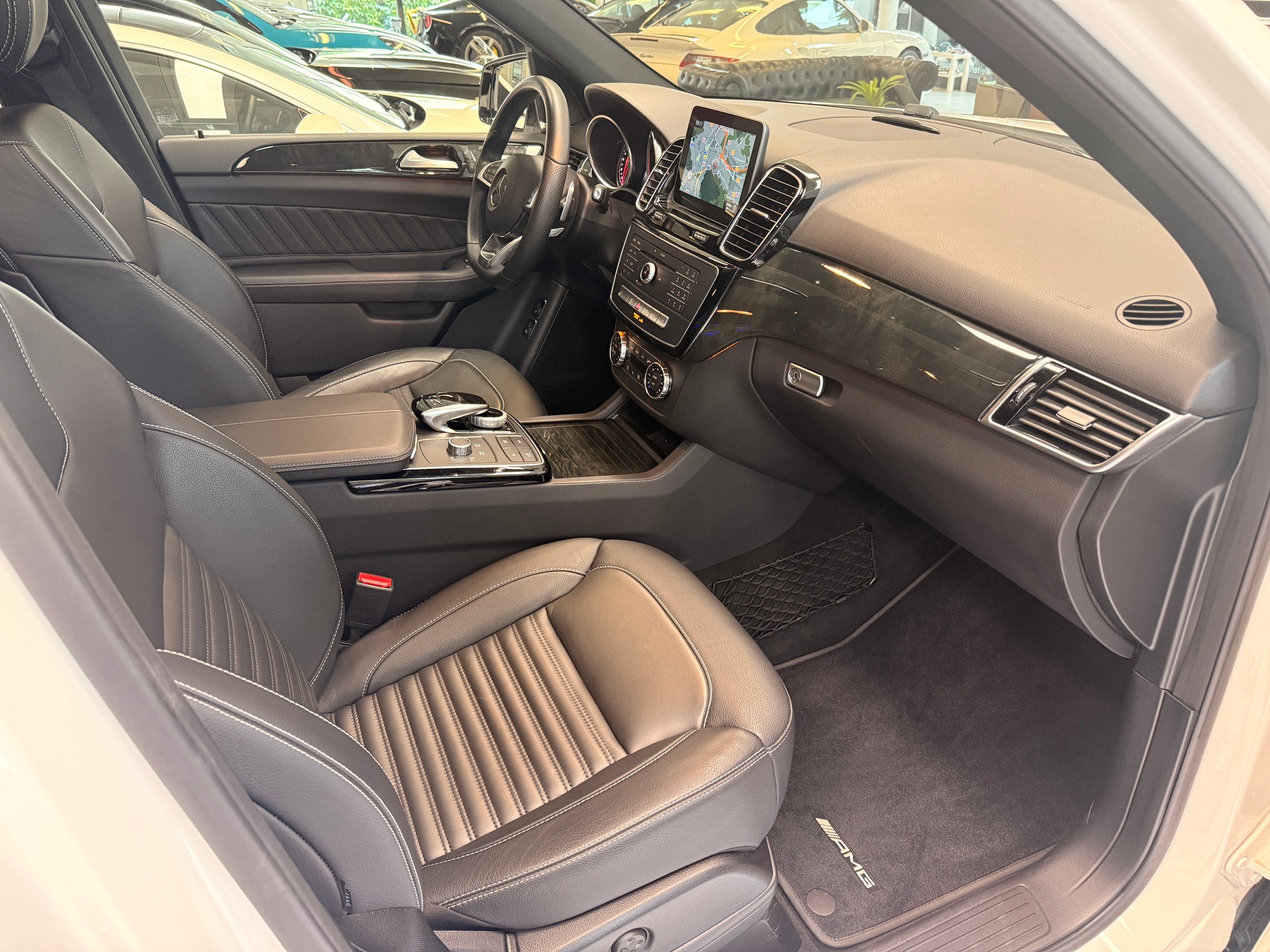 MERCEDES-BENZ GLE 350 d AMG-Line-image-11