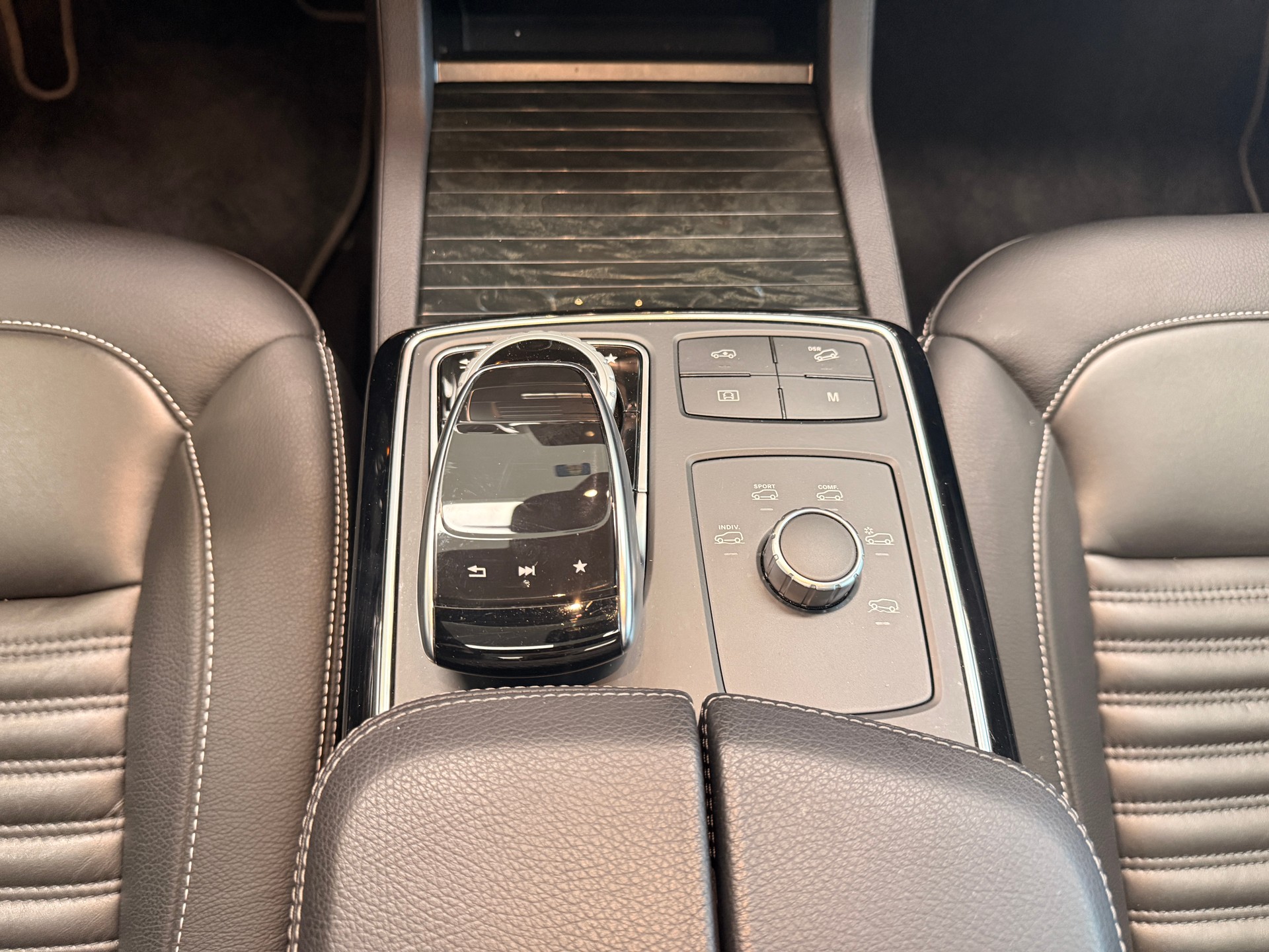 MERCEDES-BENZ GLE 350 d AMG-Line-image-10