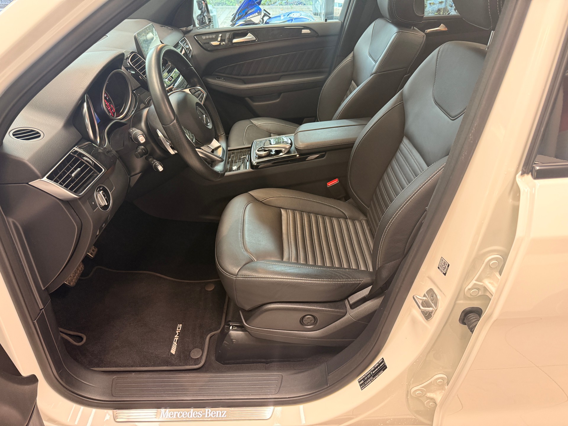 MERCEDES-BENZ GLE 350 d AMG-Line-image-3
