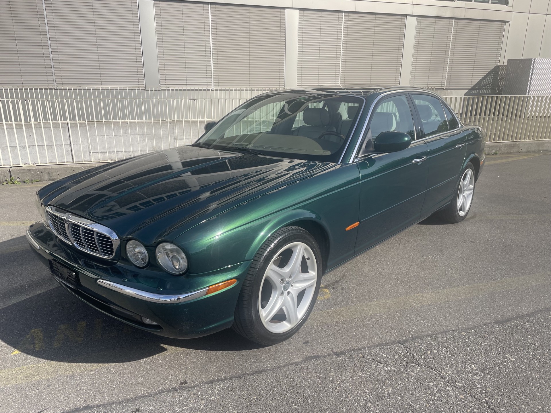 JAGUAR XJ8 4.2 V8 Executive-image-4
