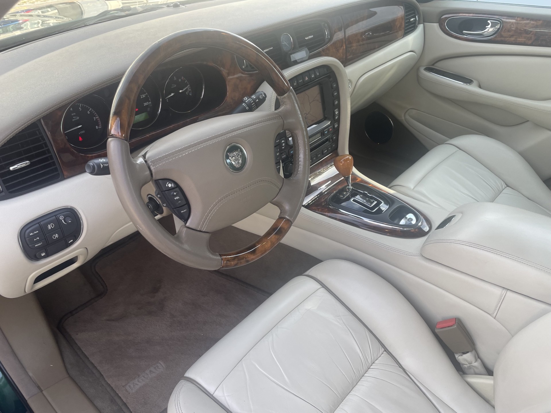 JAGUAR XJ8 4.2 V8 Executive-image-10