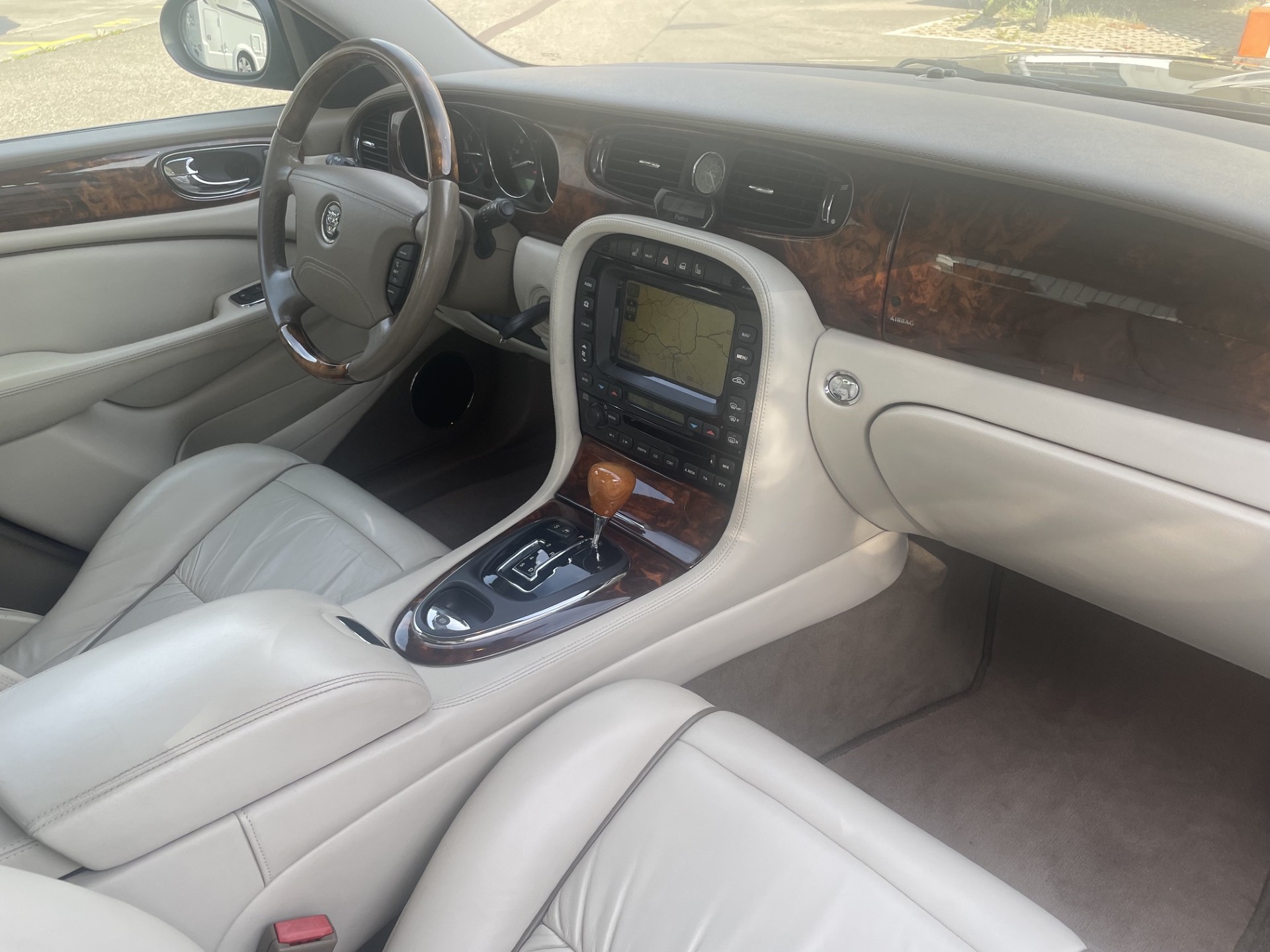 JAGUAR XJ8 4.2 V8 Executive-image-11
