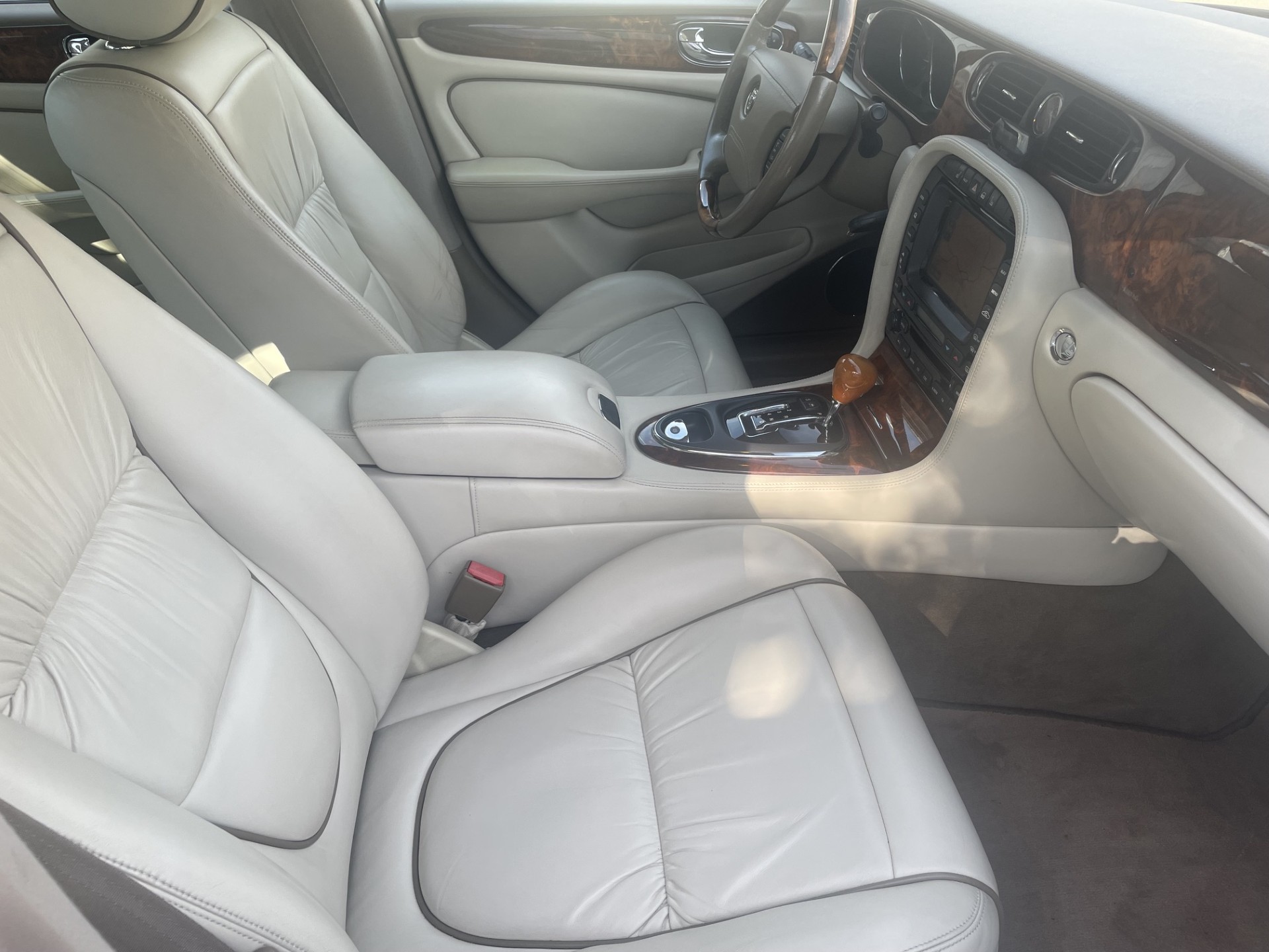 JAGUAR XJ8 4.2 V8 Executive-image-13