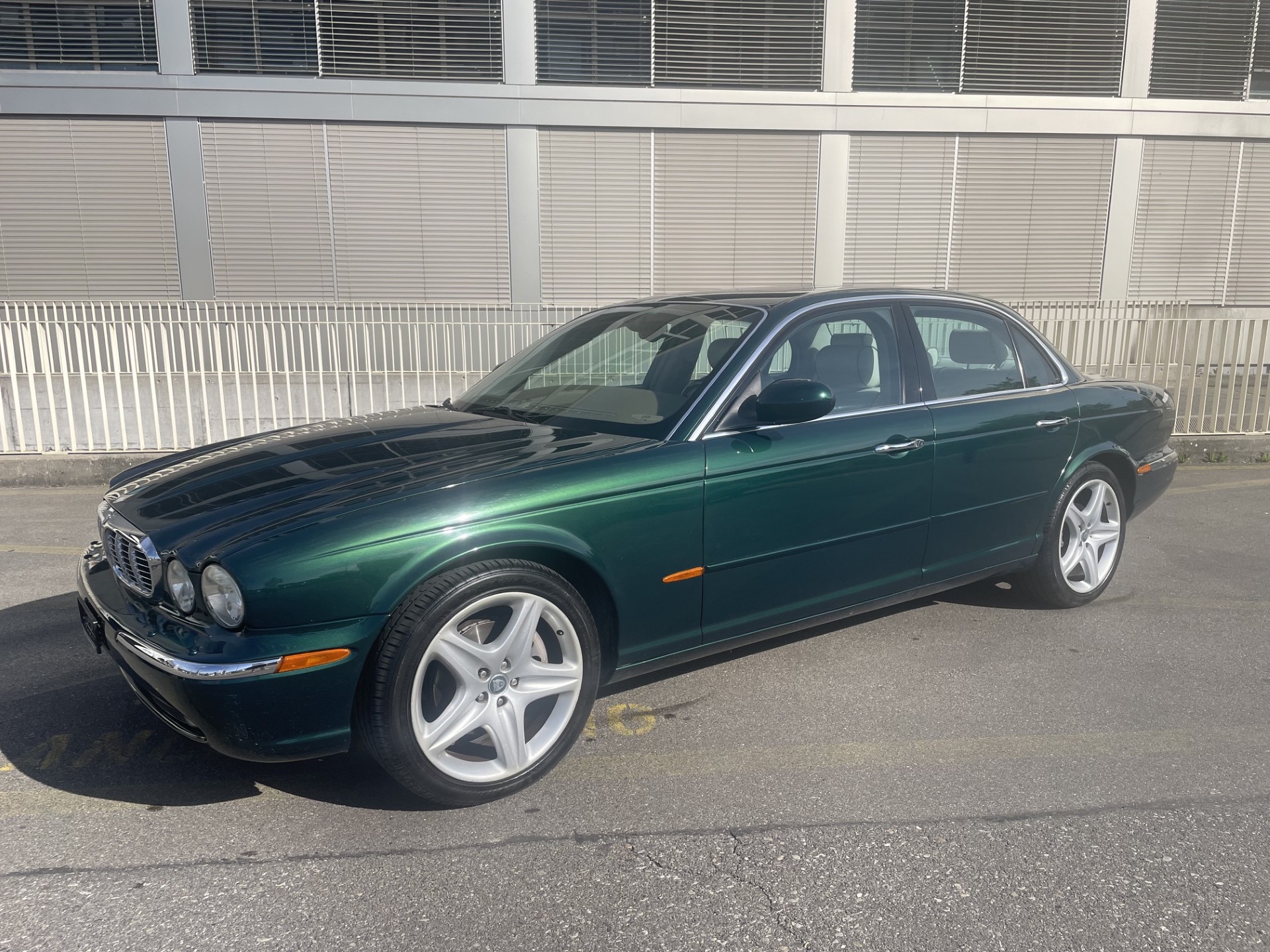 JAGUAR XJ8 4.2 V8 Executive-image-0