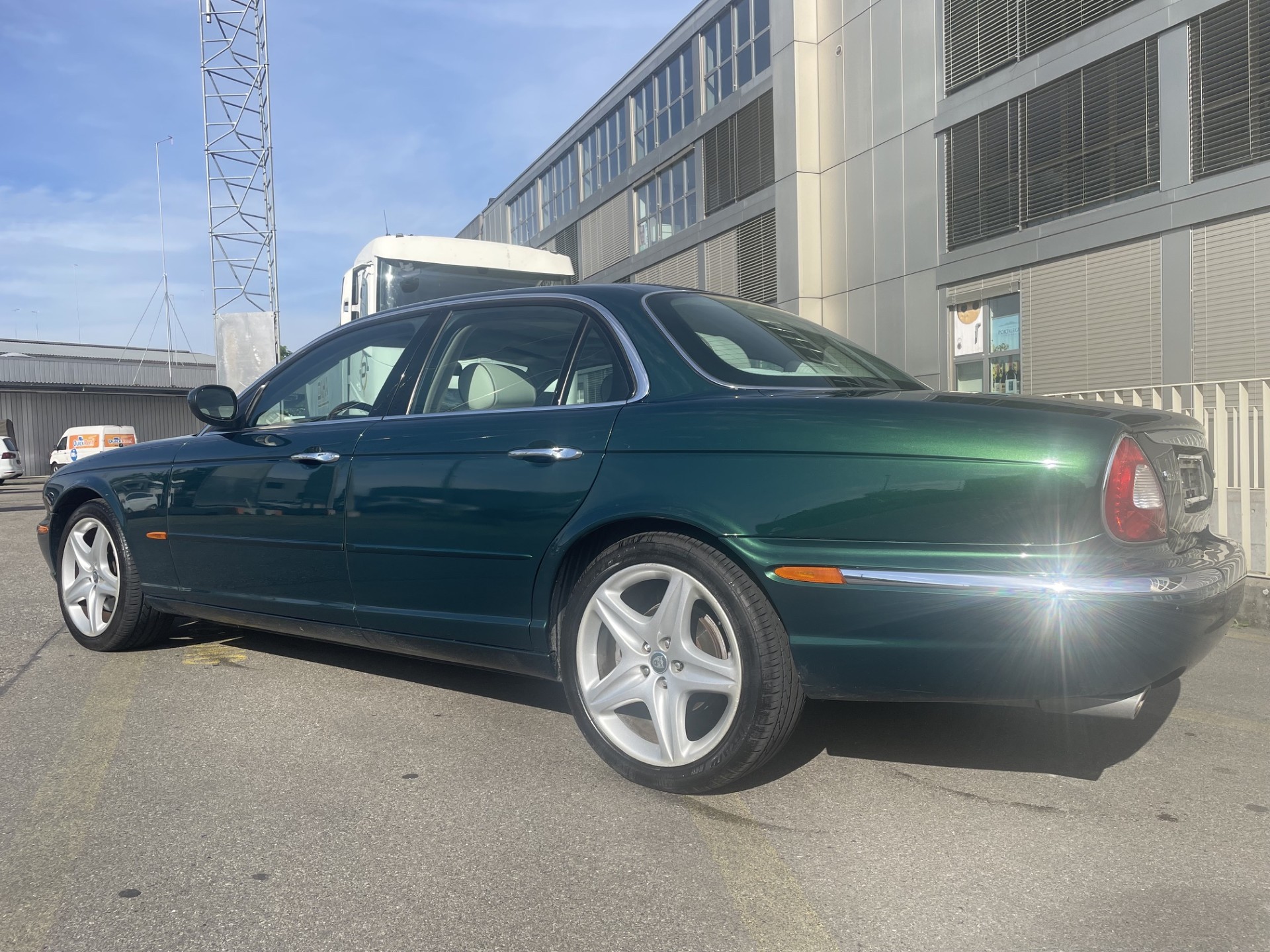 JAGUAR XJ8 4.2 V8 Executive-image-5