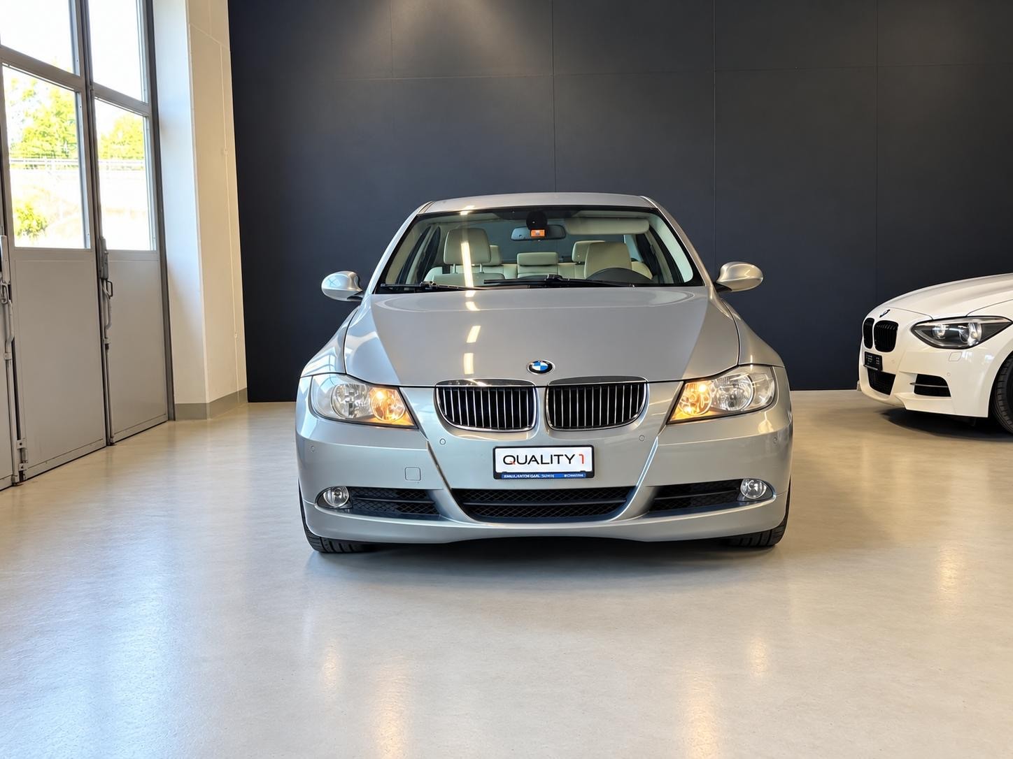 BMW 325i-image-2
