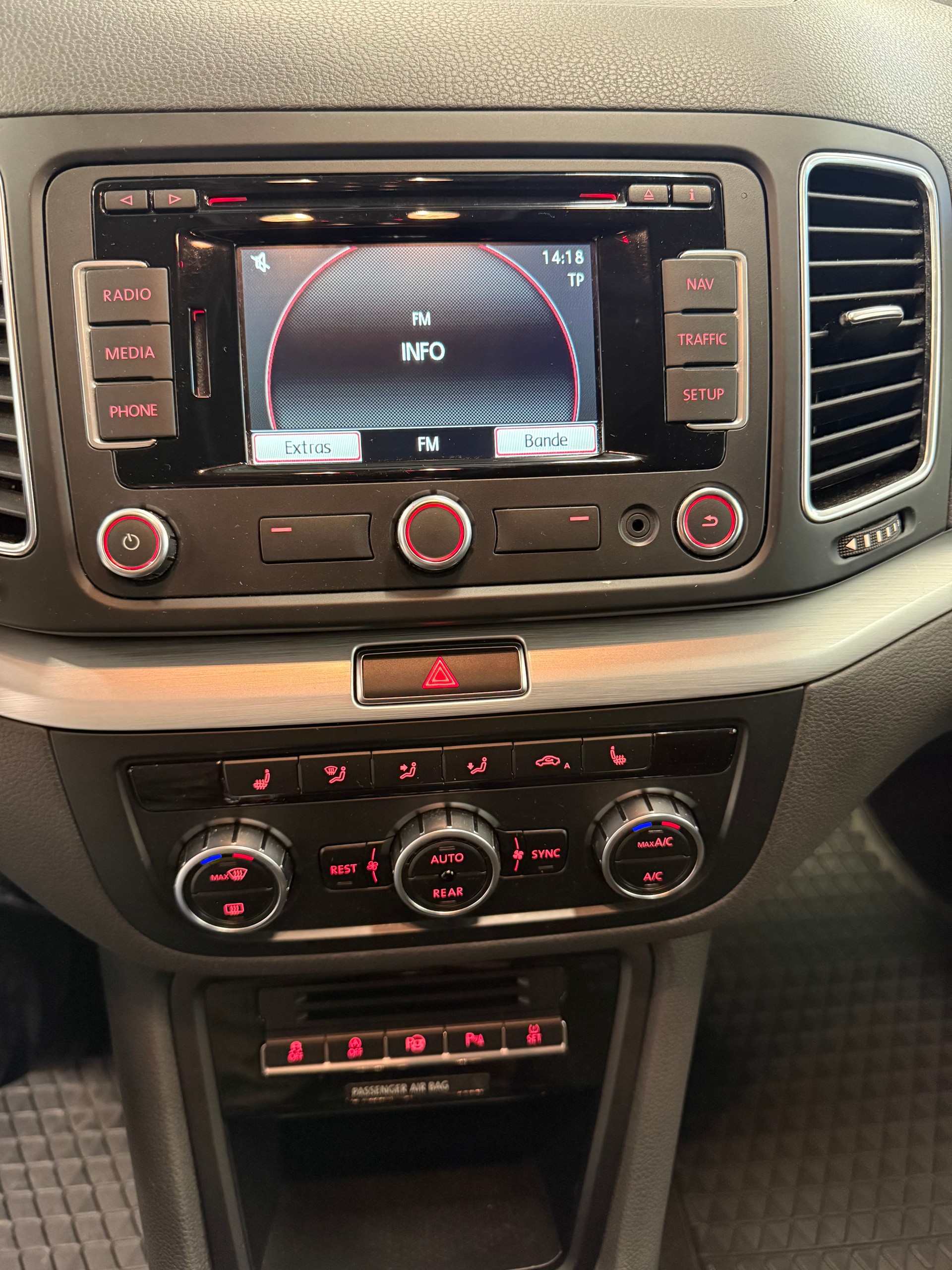 VW Sharan 2.0 TDI BlueMotion Technology Cup-image-25