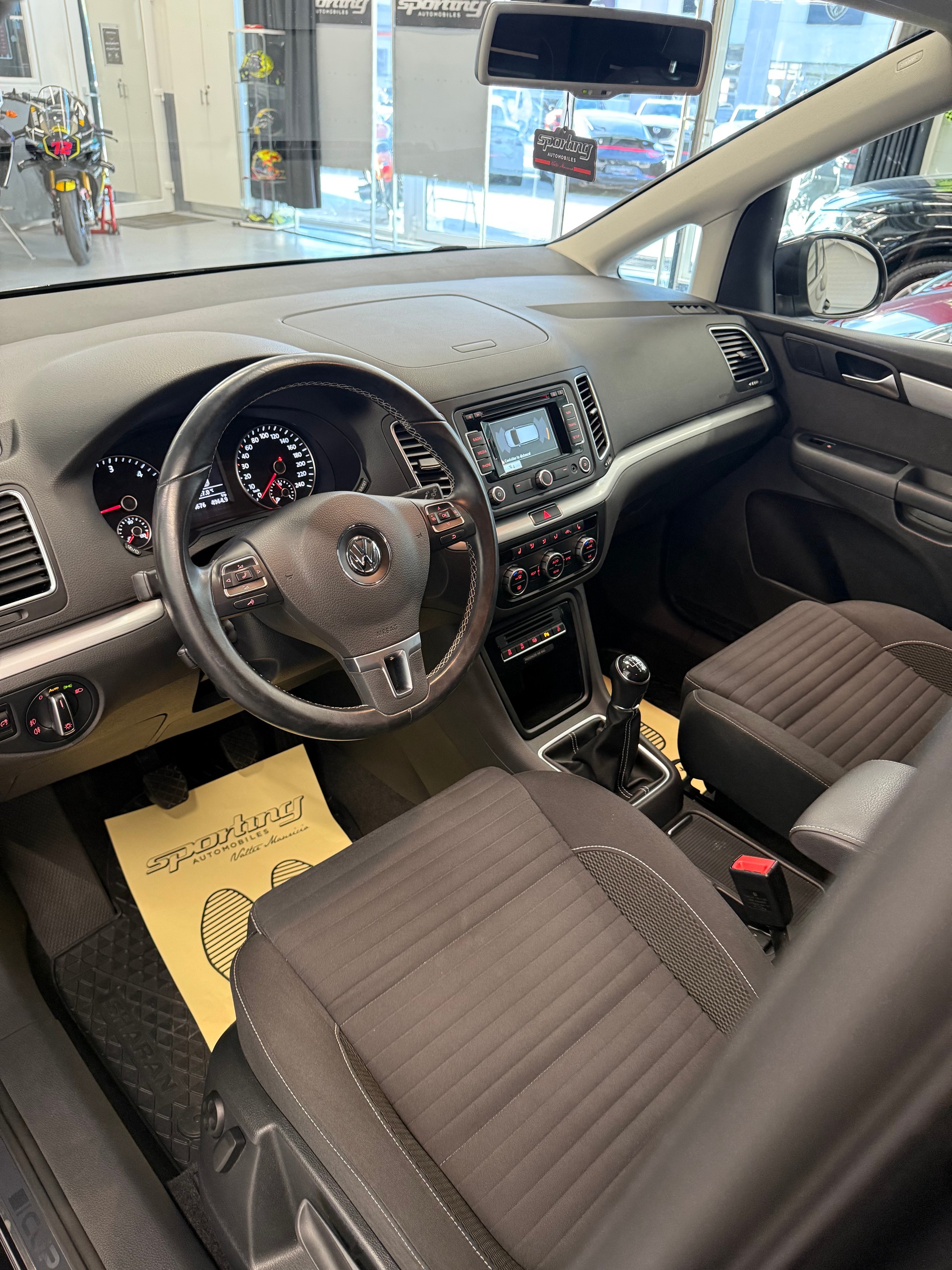 VW Sharan 2.0 TDI BlueMotion Technology Cup-image-12