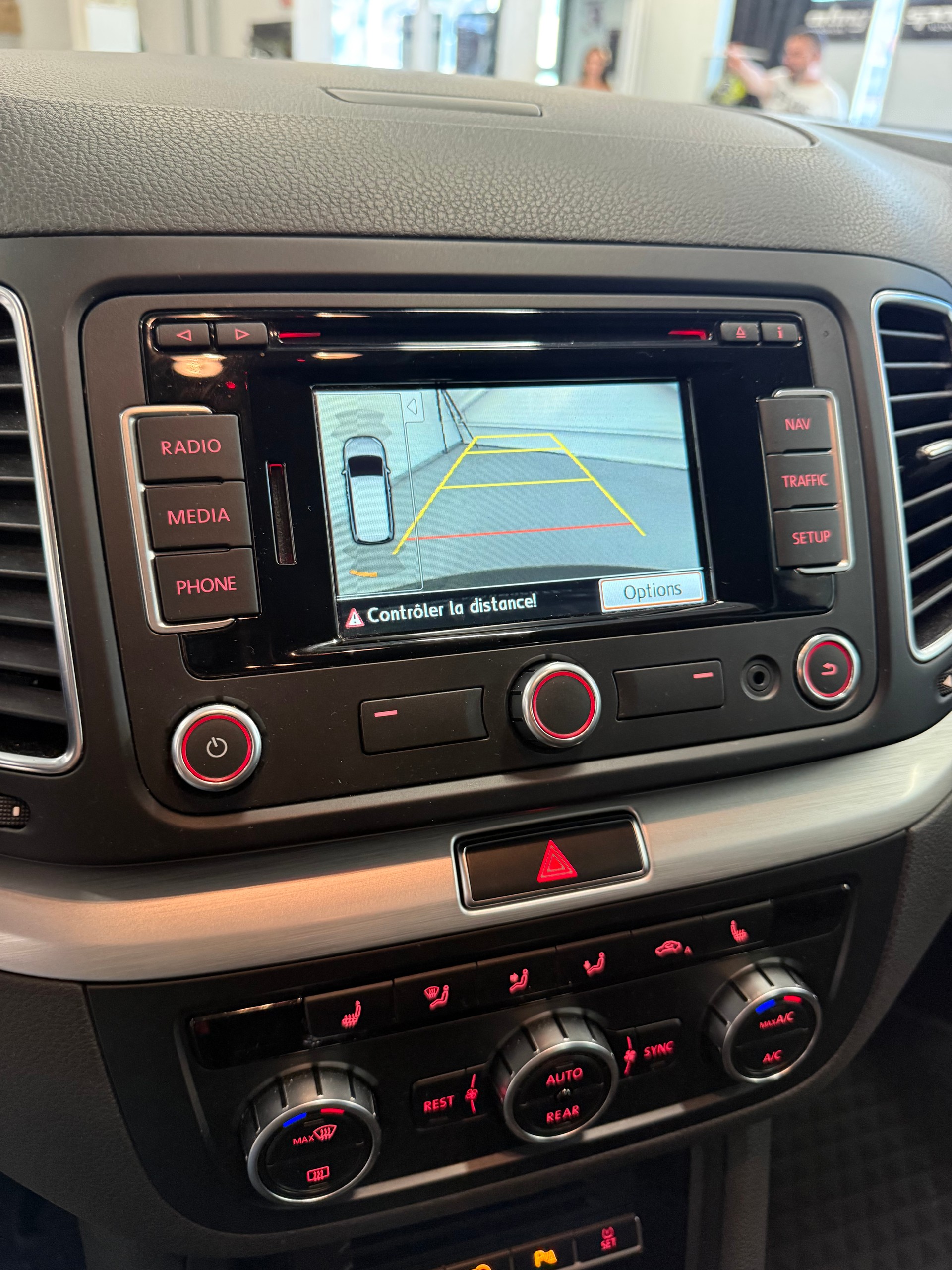 VW Sharan 2.0 TDI BlueMotion Technology Cup-image-24
