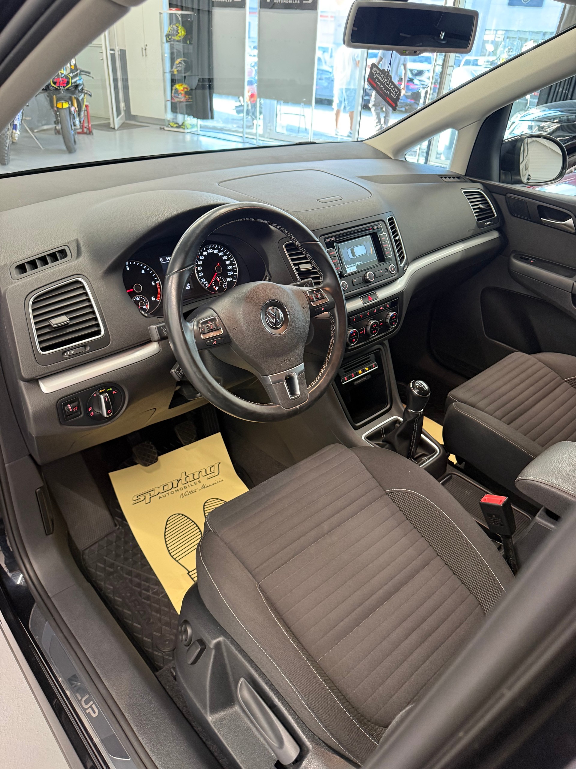 VW Sharan 2.0 TDI BlueMotion Technology Cup-image-19