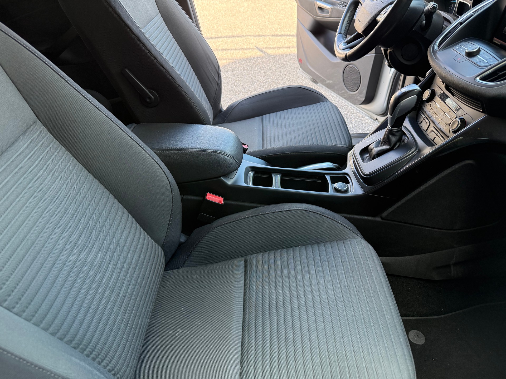 FORD C-Max 1.5 SCTi Titanium Automat-image-8