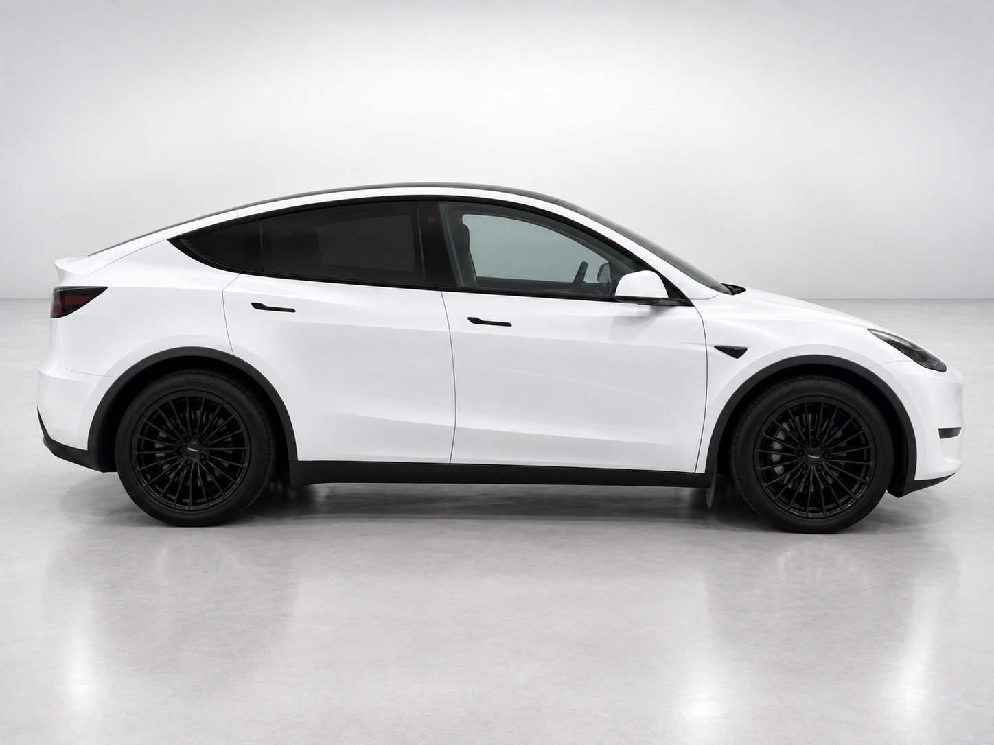 TESLA Model Y Long Range-image-2