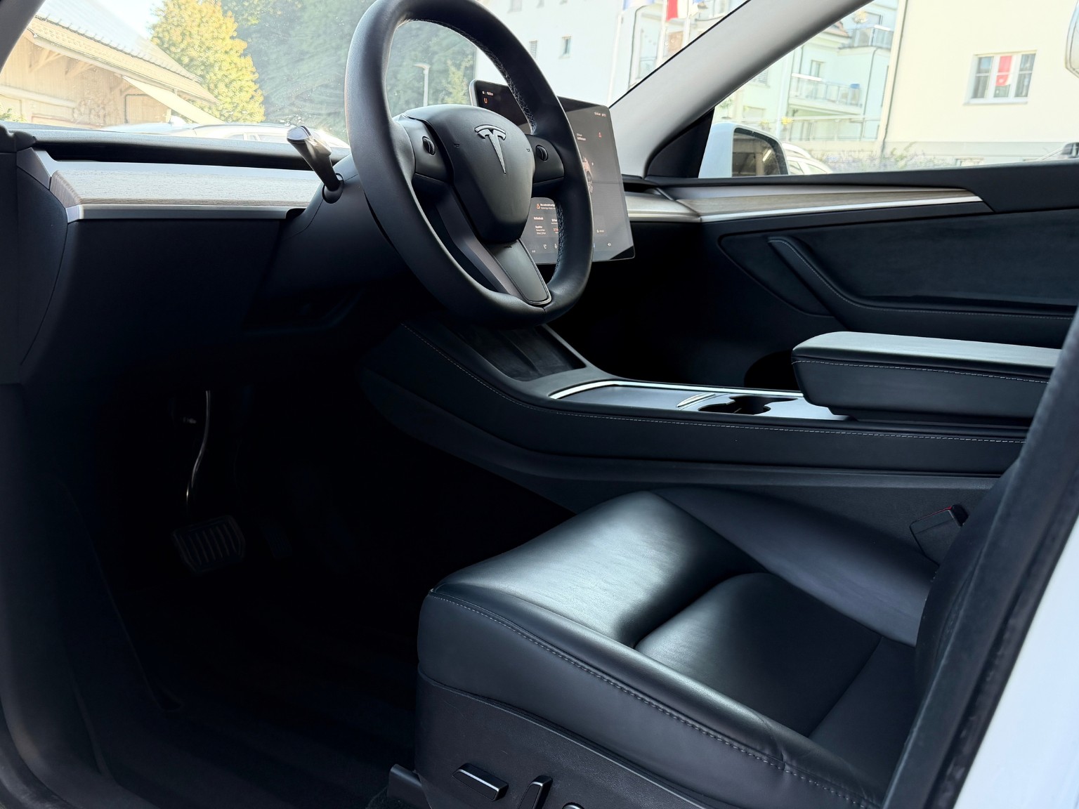 TESLA Model Y RWD-image-14