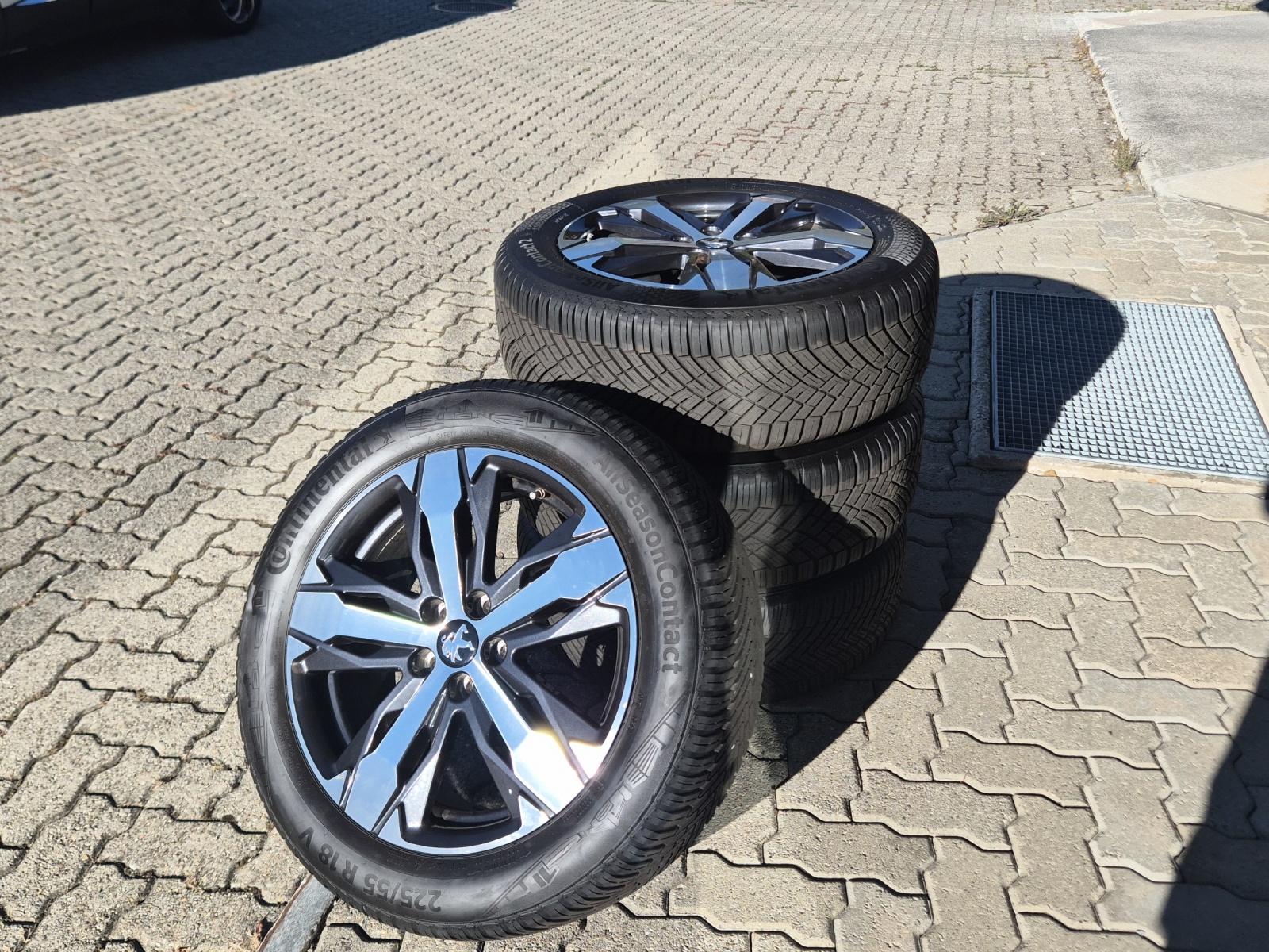 PEUGEOT 3008 300e Hybrid4 GT EAT8-image-11