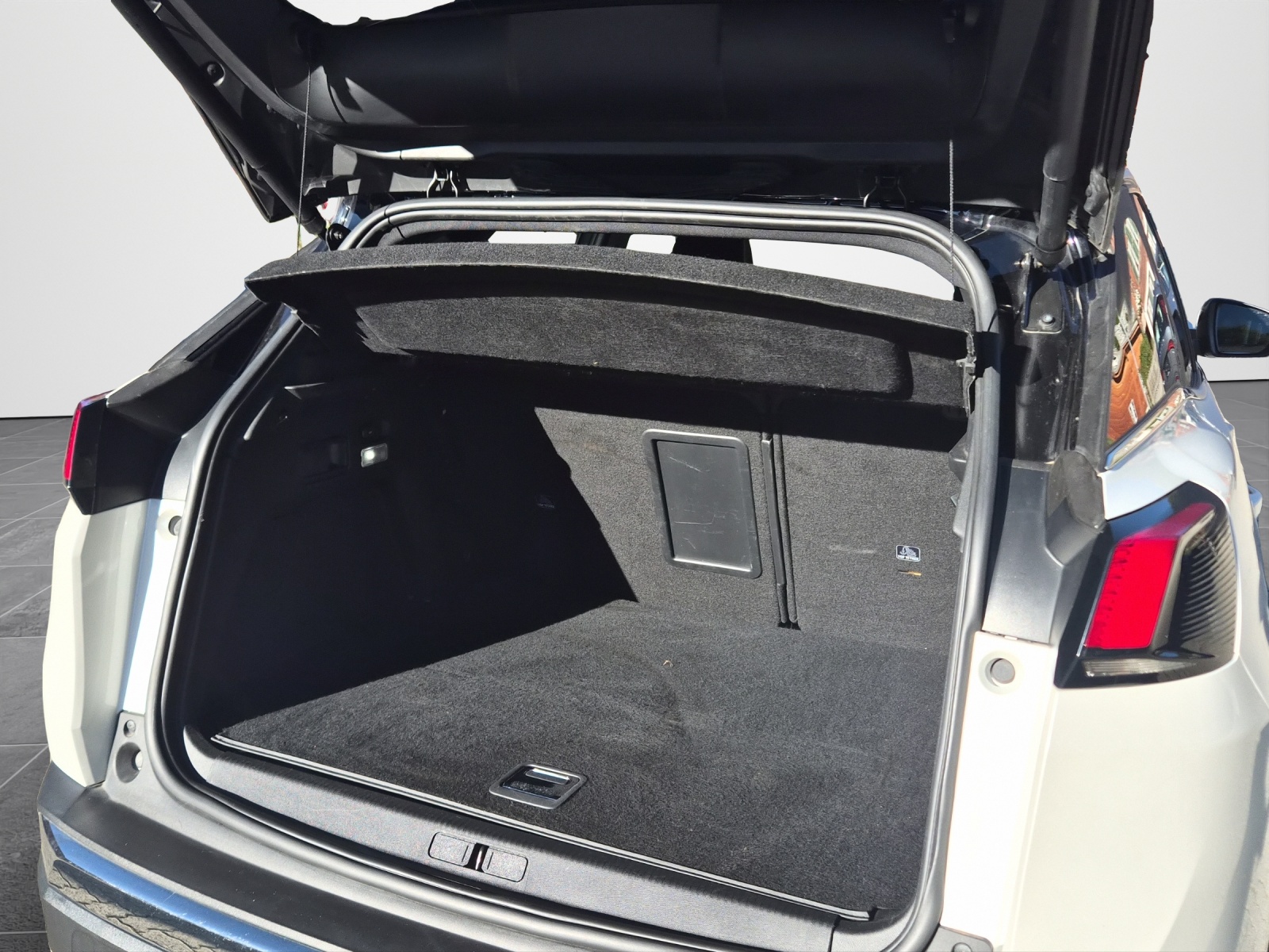PEUGEOT 3008 300e Hybrid4 GT EAT8-image-10
