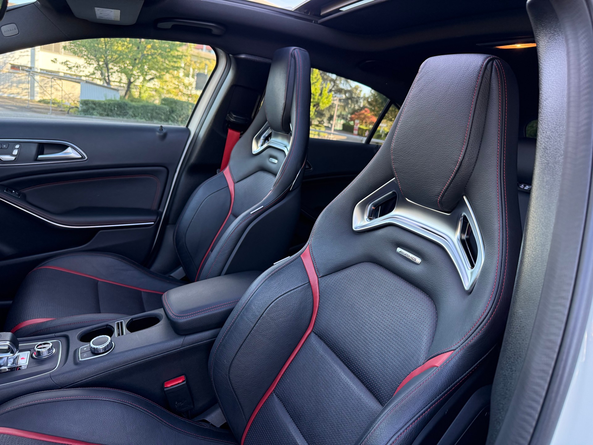 MERCEDES-BENZ A 45 AMG 4Matic Petronas 2015 Edition 7G-DCT-image-8