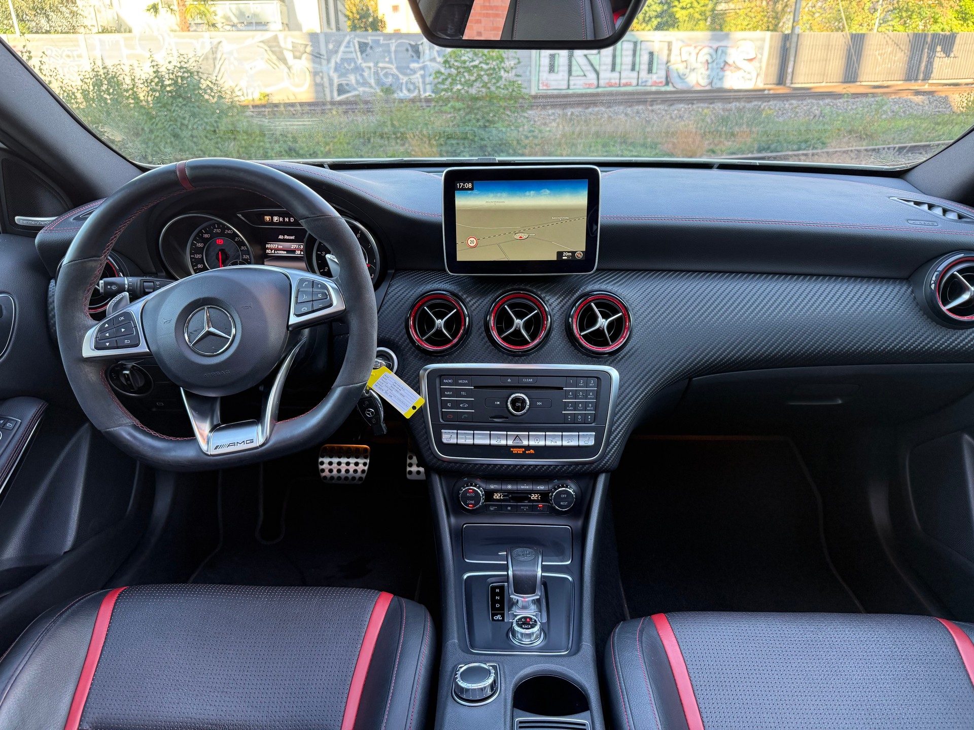 MERCEDES-BENZ A 45 AMG 4Matic Petronas 2015 Edition 7G-DCT-image-9