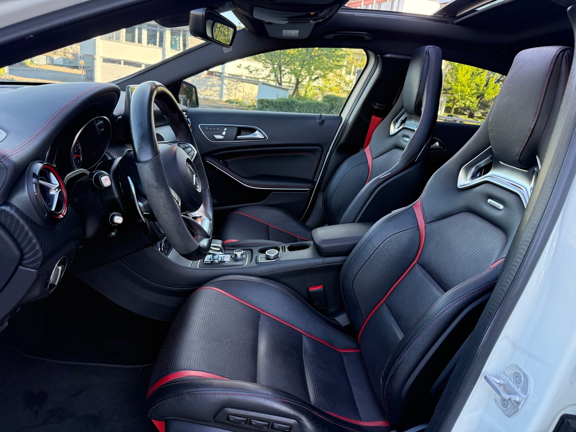 MERCEDES-BENZ A 45 AMG 4Matic Petronas 2015 Edition 7G-DCT-image-6