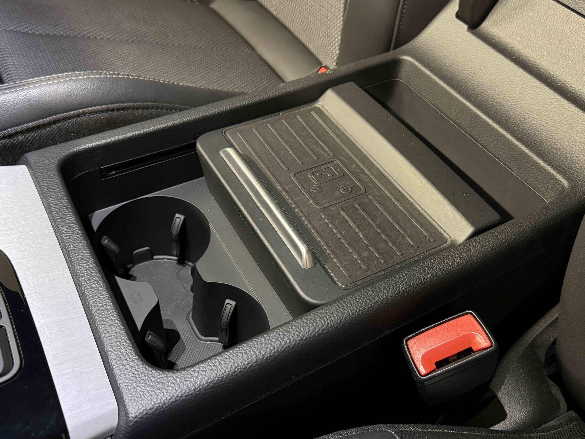 AUDI Q5 40 TDI Black Edition quattro S-tronic-image-10