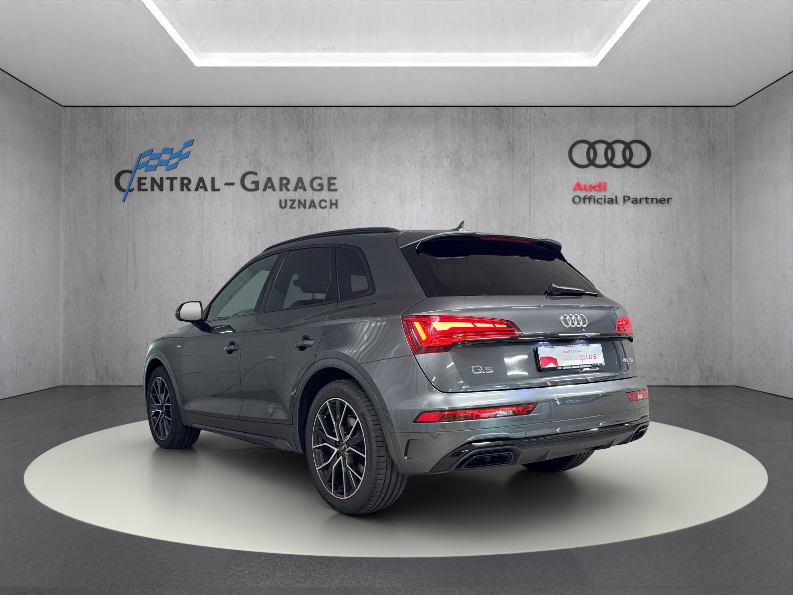 AUDI Q5 40 TDI Black Edition quattro S-tronic-image-2