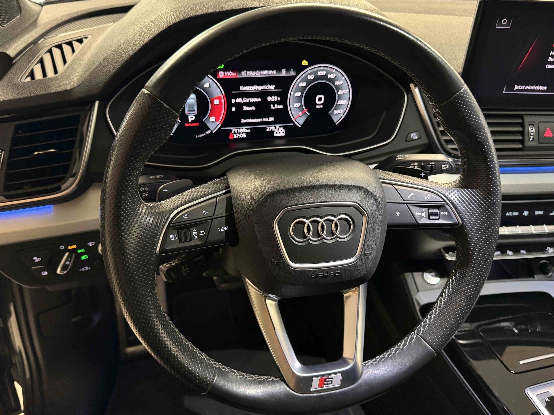 AUDI Q5 40 TDI Black Edition quattro S-tronic-image-8