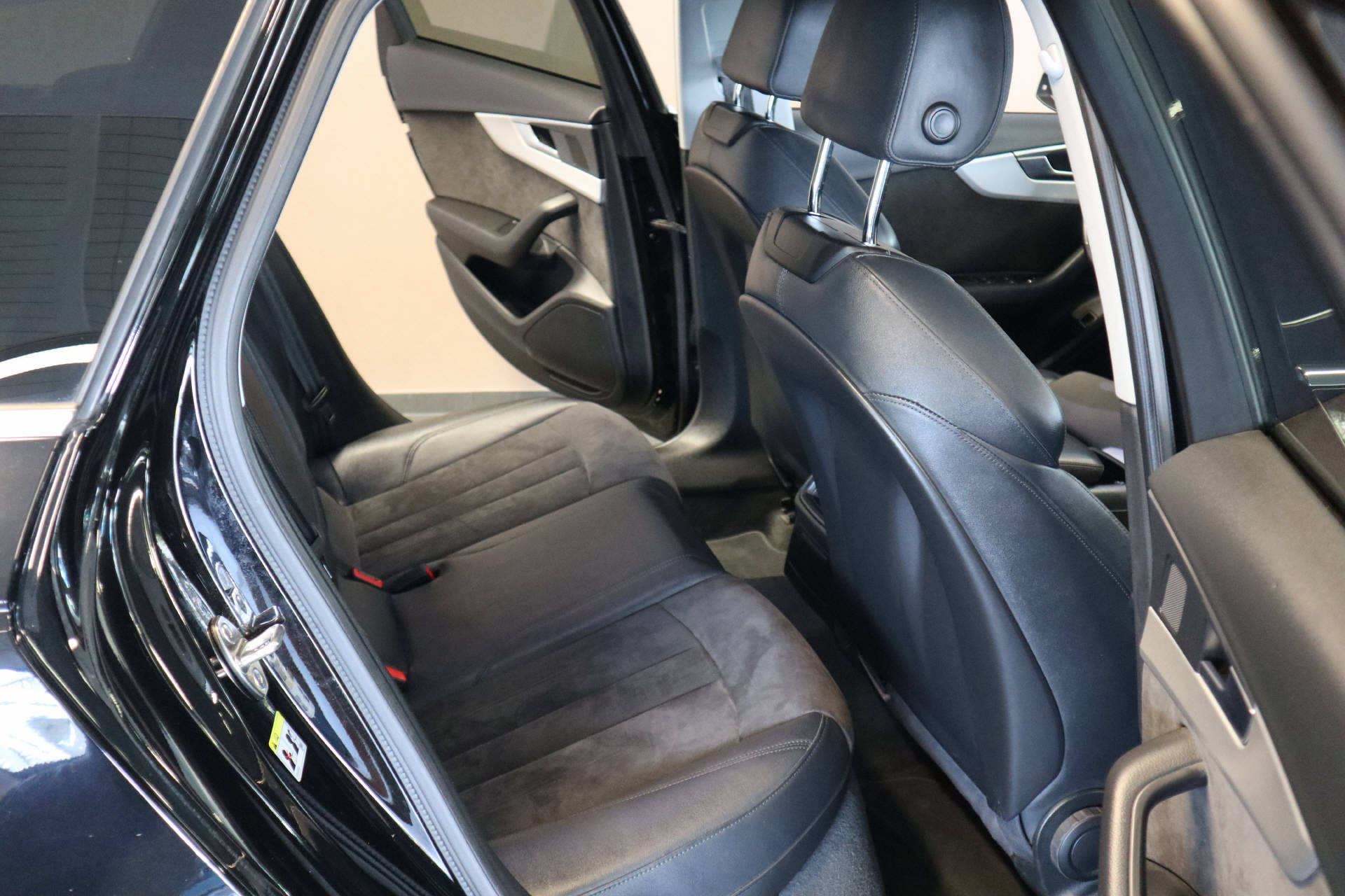 AUDI A4 Avant 2.0 TDI Sport-image-8