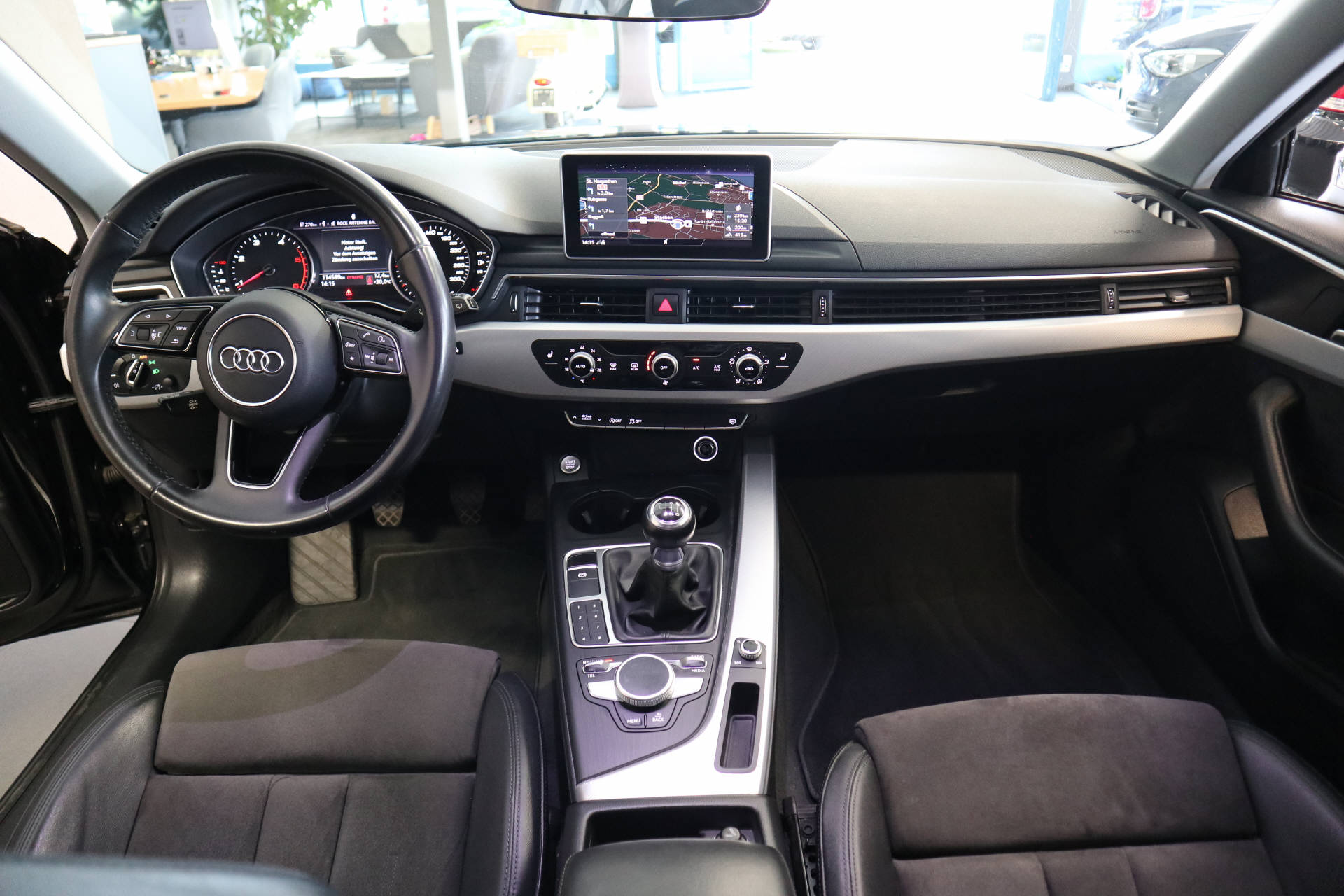 AUDI A4 Avant 2.0 TDI Sport-image-13
